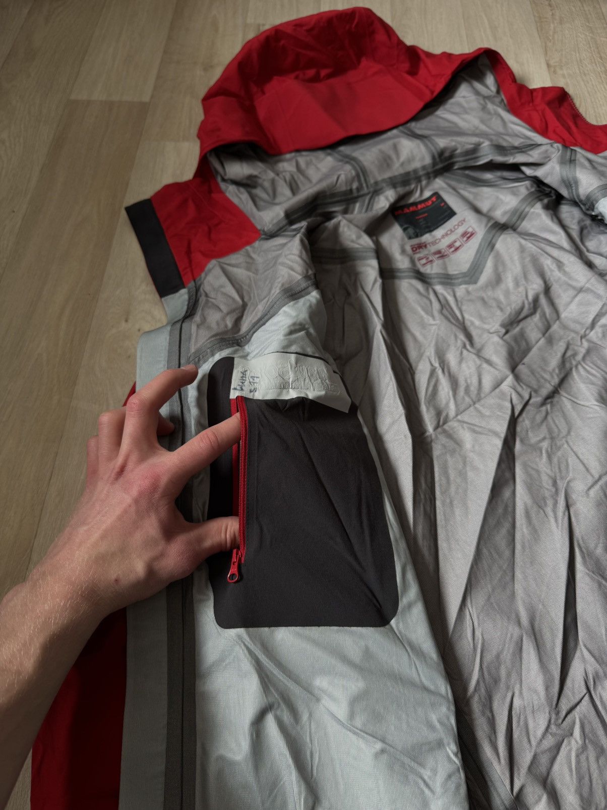 Mammut Mammut Masao Hooded Red Outdoor Jacket hiking trekking ski Size US M / EU 48-50 / 2 - 14 Thumbnail