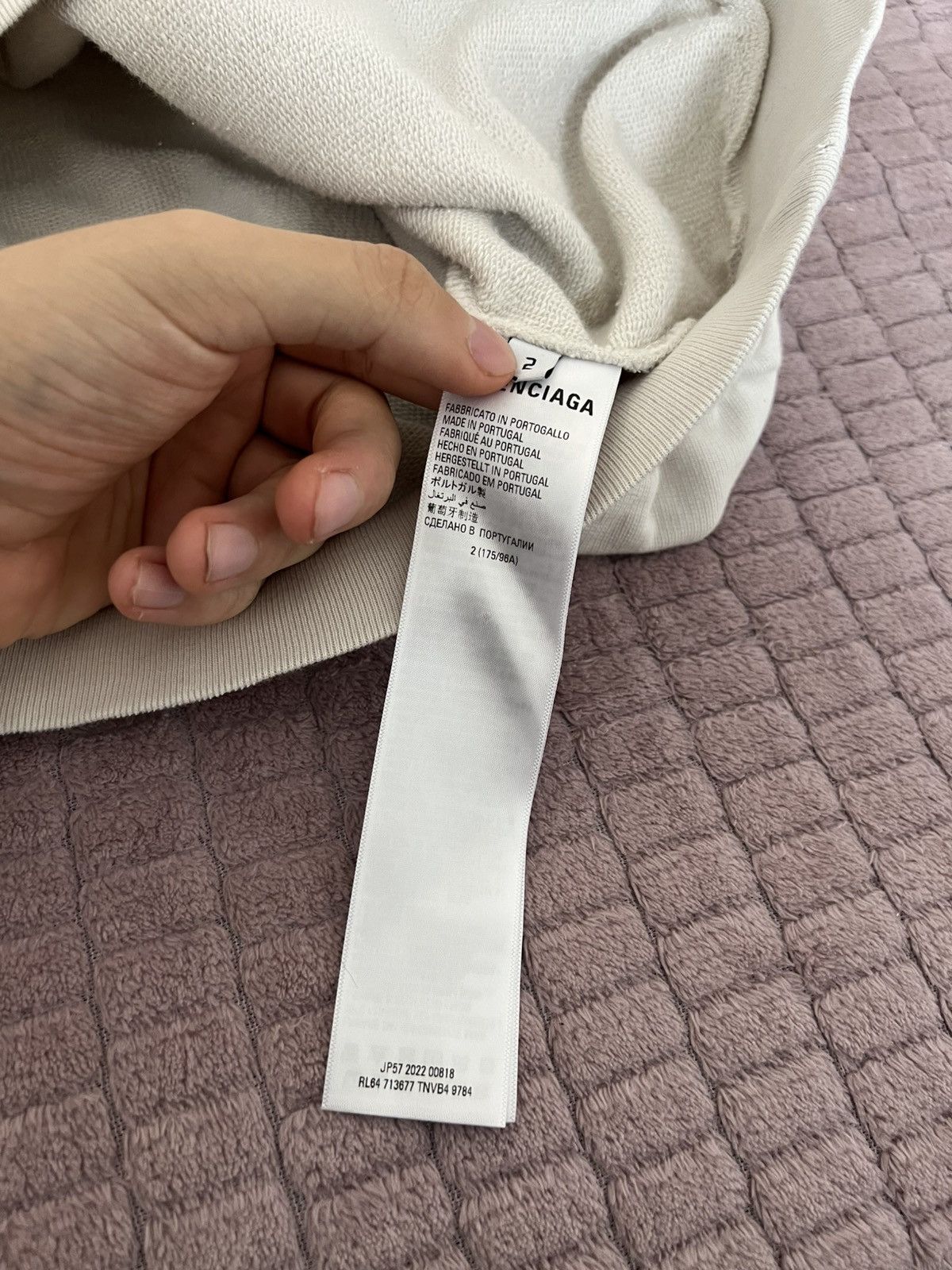 Balenciaga Balenciaga Apple Be different hoodie Size US L / EU 52-54 / 3 - 9 Thumbnail