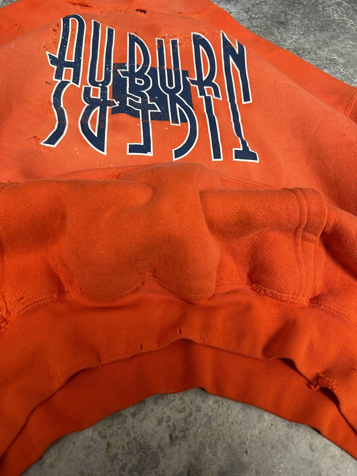Vintage Vintage Thrashed Auburn Tigers Hoodie Size US L / EU 52-54 / 3 - 3 Thumbnail