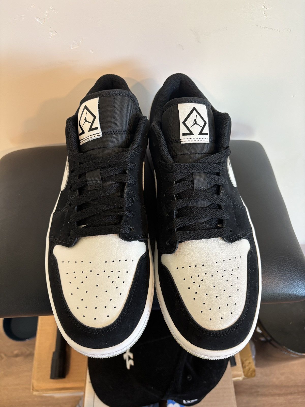 Jordan Brand Jordan 1 Low SE Diamond Shorts Size US 10 / EU 43 - 3 Thumbnail