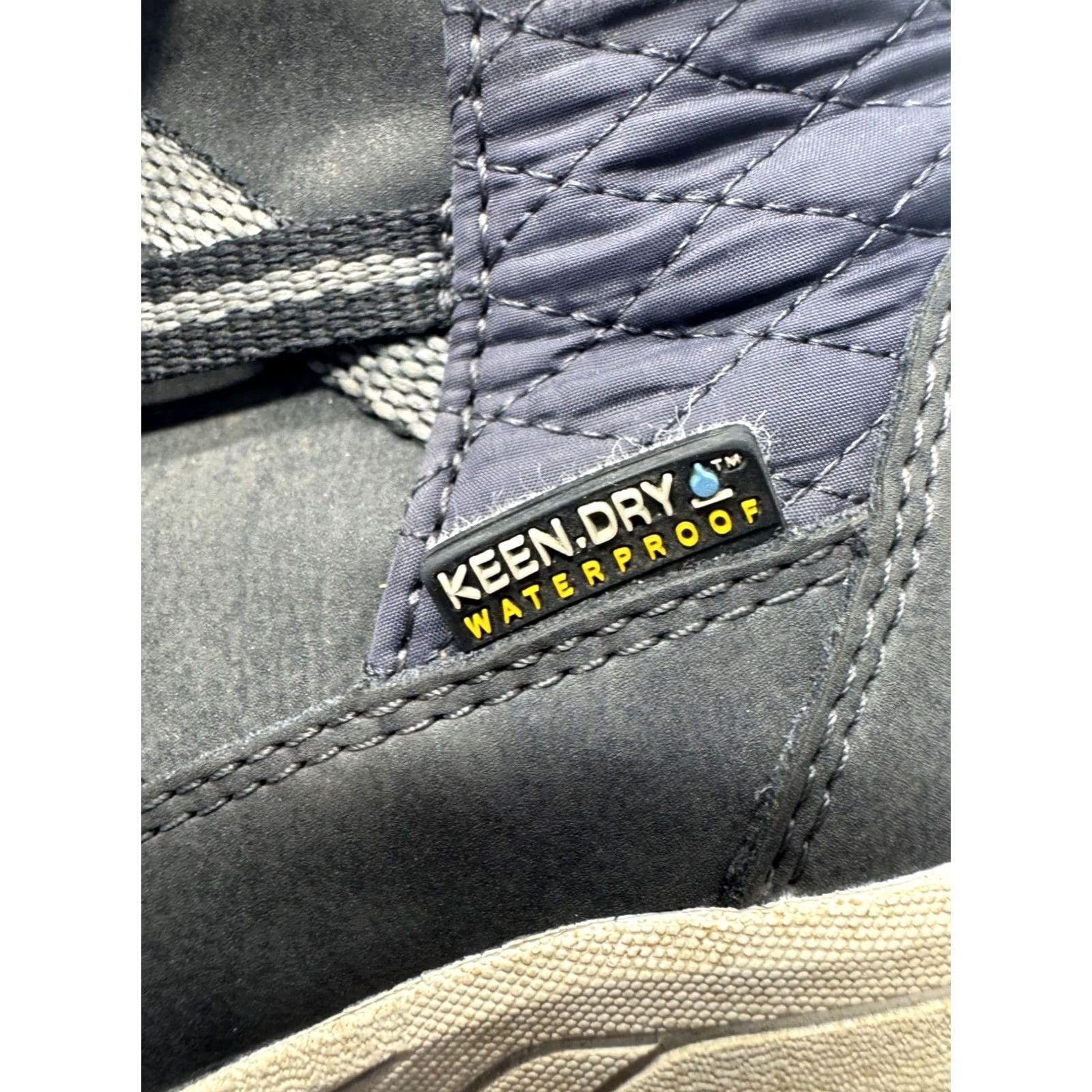 KEEN Keen Waterproof Insulated Winter Boots Black & Gray Size 7 Boys 7 (Pre-Owned Good) Size US 7 / EU 40 - 7 Thumbnail