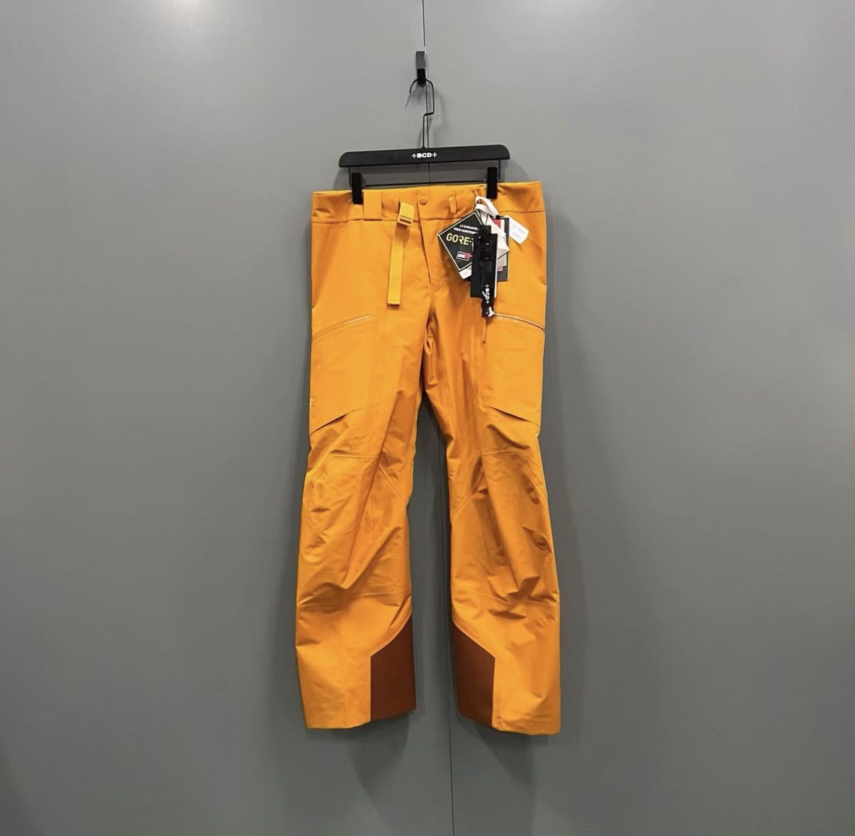 Arc'teryx ARCTERYX Orange Ski Pants J41 Size US 36 / EU 52 - 1 Thumbnail