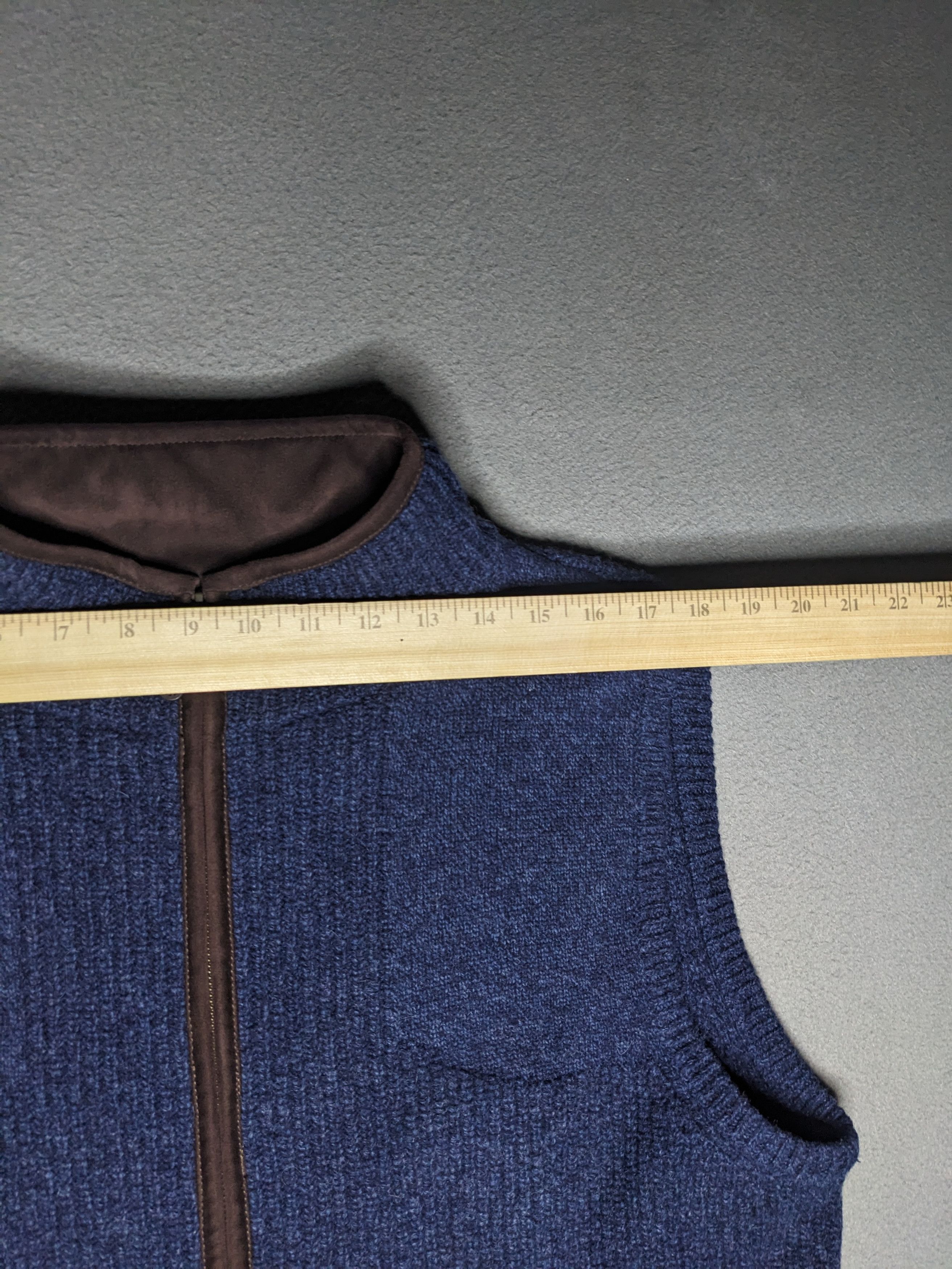 L.L. Bean LL Bean Waterfowl Vest Large Navy Blue Merino Lambswool Size US L / EU 52-54 / 3 - 13 Thumbnail
