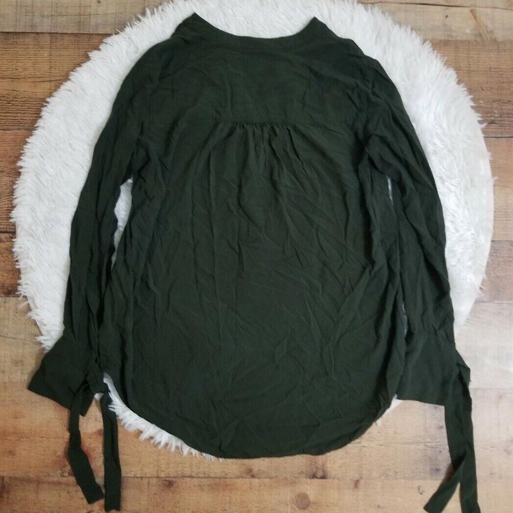 Ann Taylor Ann Taylor Loft Top Extra Small Green Long Sleeve V Neck Size XS / US 0-2 / IT 36-38 - 2 Thumbnail