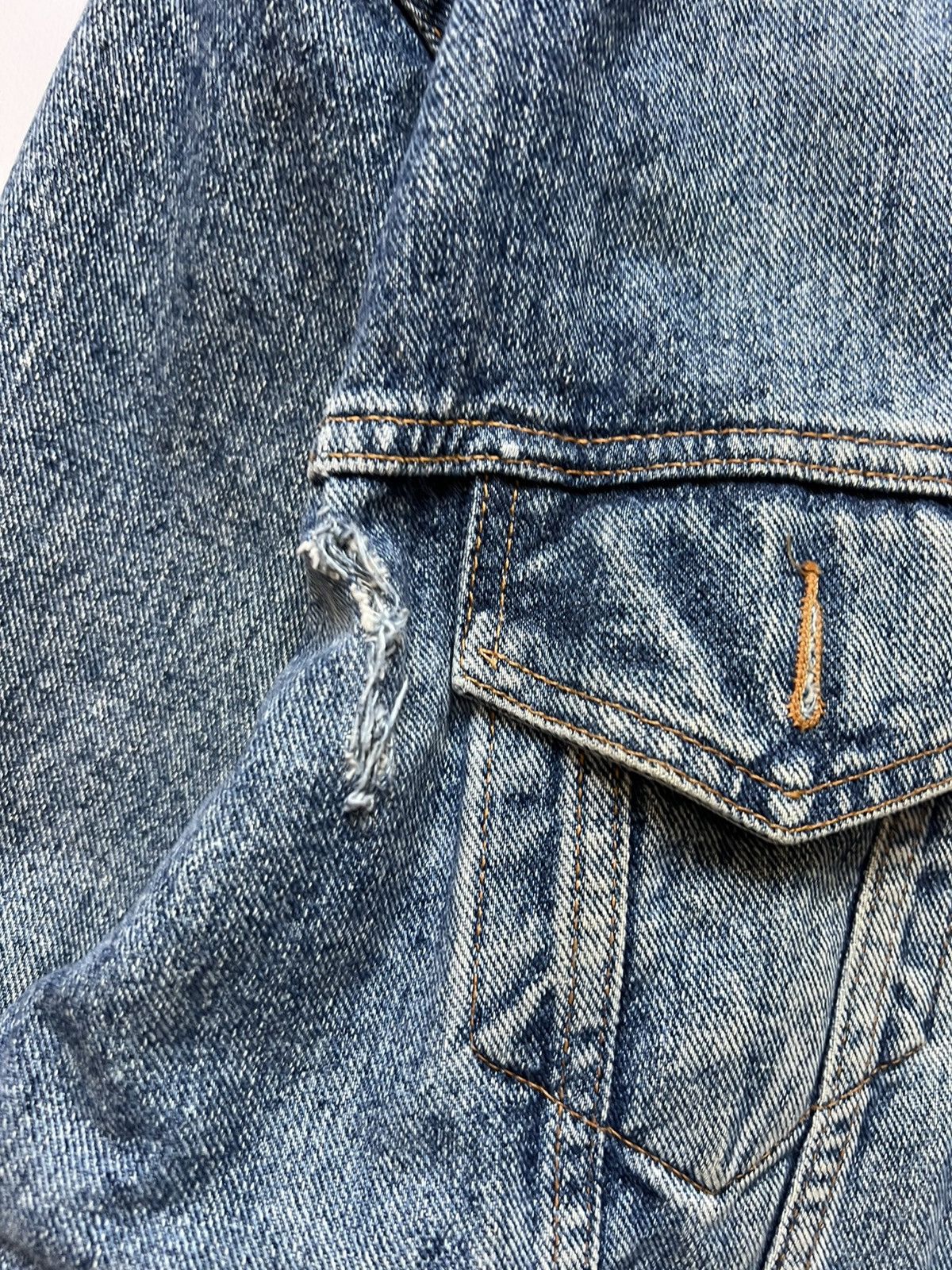 Levi's Vintage Clothing Vintage 90s Levis Denim Jacket Distressed Blue Size US L / EU 52-54 / 3 - 3 Thumbnail