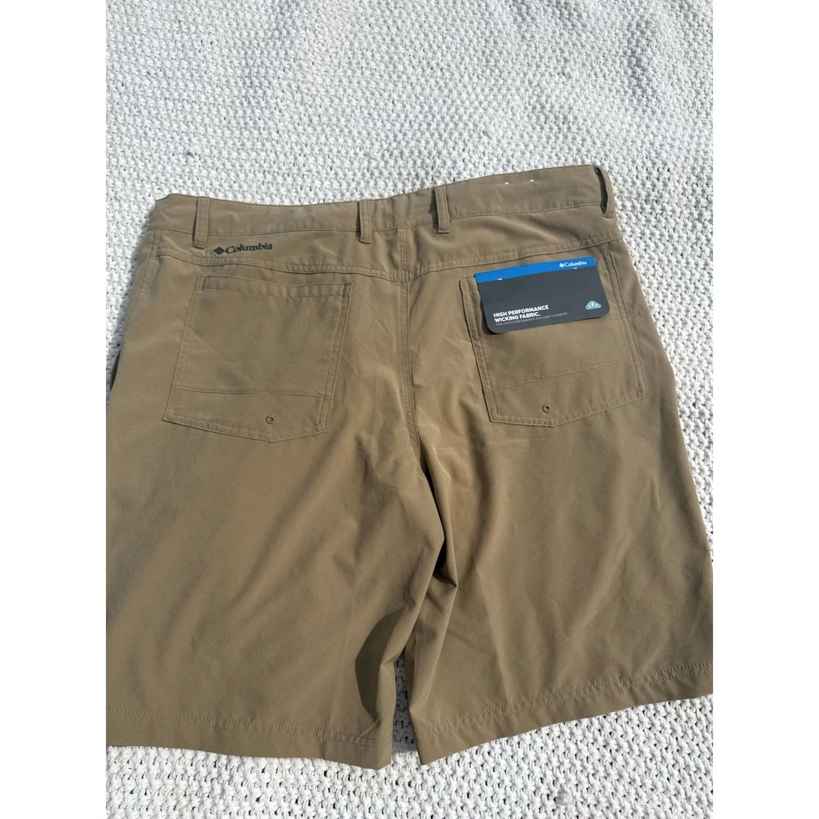 Vintage Columbia Shorts Bermuda Men 38 Beige Tan Omni-Wick Lightweight Flat Front Casual Travel Hiking Fishing New Size US 38 / EU 54 - 6 Thumbnail