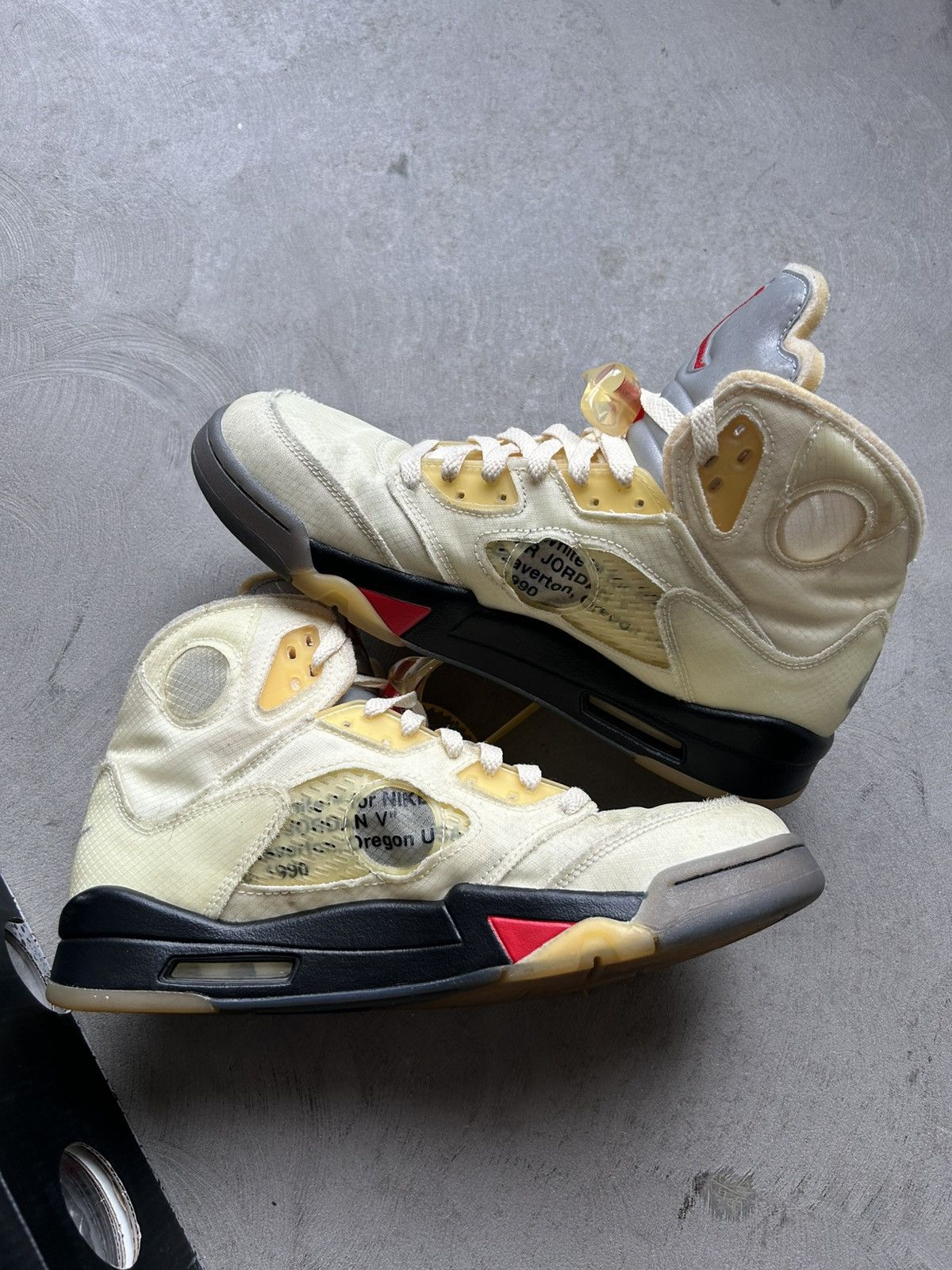 Jordan Brand × Off-White Jordan 5 Off-White Sail Size US 10.5 / EU 43-44 - 2 Thumbnail