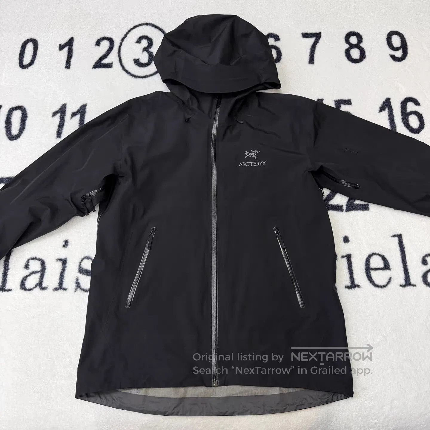 Arc'teryx Black Hooded Raincoat Size L. Size US L / EU 52-54 / 3 - 1 Thumbnail