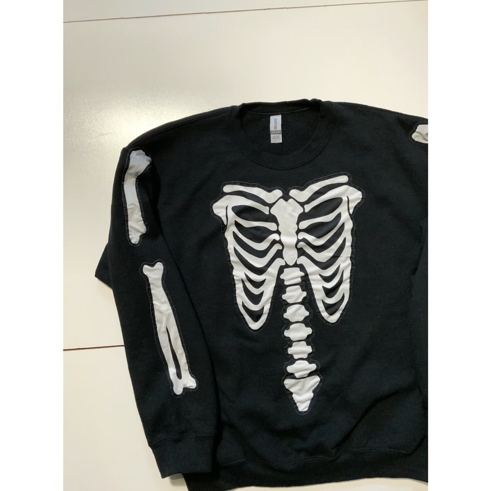 Gildan VINTAGE Gildan Cut & Sew Bones Appliqué Fleece Black Reworked Crewneck Sweatshirt L Mens Size US L / EU 52-54 / 3 - 3 Thumbnail