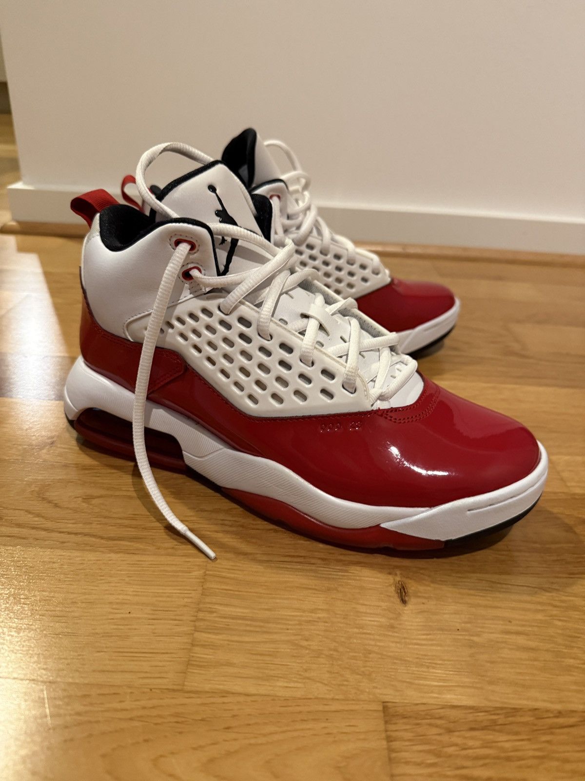 Jordan Brand NEW Jordan Maxin 200 "Bred" - Gym Red/Black/White - EU 42 Size US 8.5 / EU 41-42 - 1 Thumbnail