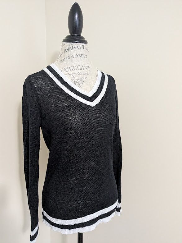 Talbots V neck classic timeless varsity style sweater Size M / US 6-8 / IT 42-44 - 2 Thumbnail