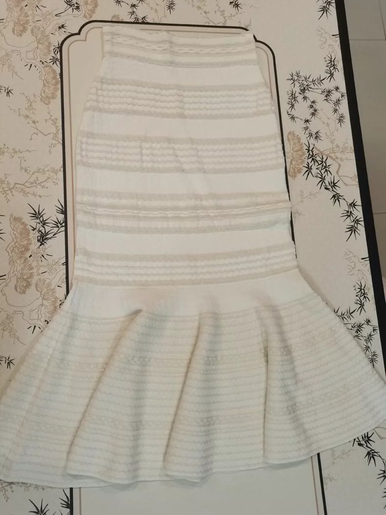 Alexander McQueen Alexander McQueen White Mermaid Skirt- DMC Size 28" / US 6 / IT 42 - 1 Thumbnail