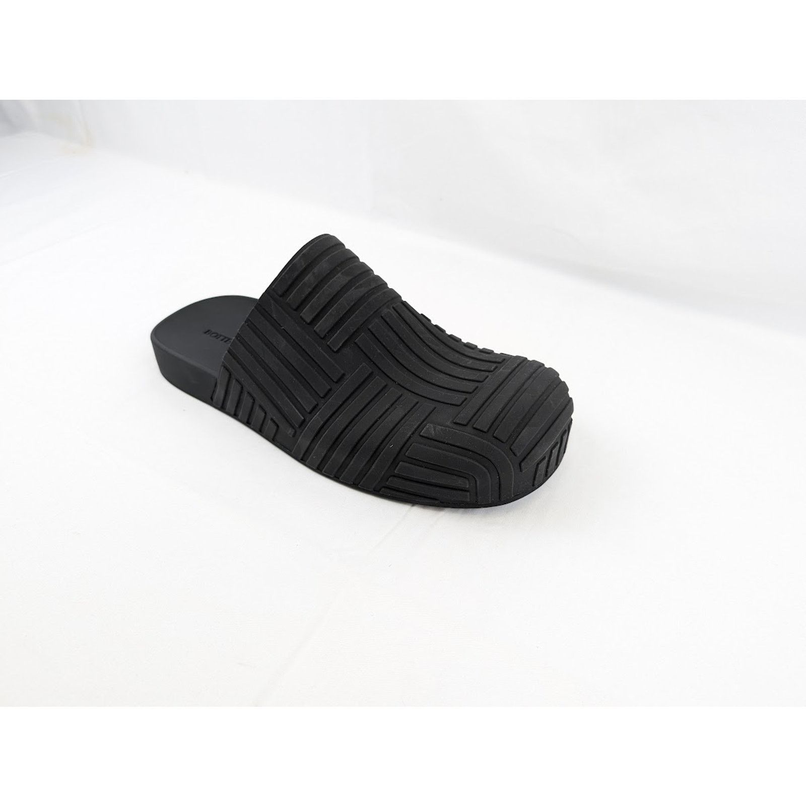 Bottega Veneta o1rshd1 Q:2 / Rubber Carpet Slider Sandal in Black Size US 12 / EU 45 - 2 Thumbnail