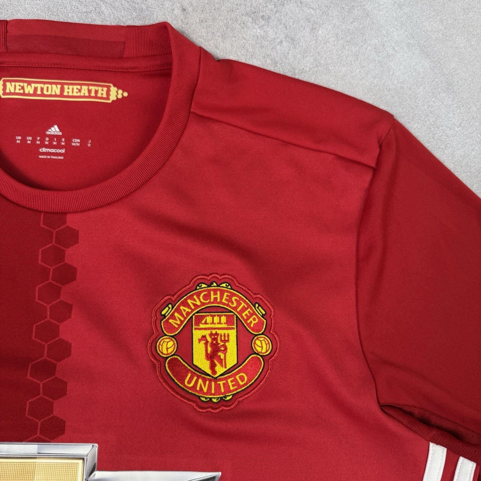 Adidas MANCHESTER UNITED 2016 2017 SOCCER JERSEY ADIDAS SIZE M Red Size US M / EU 48-50 / 2 - 3 Thumbnail