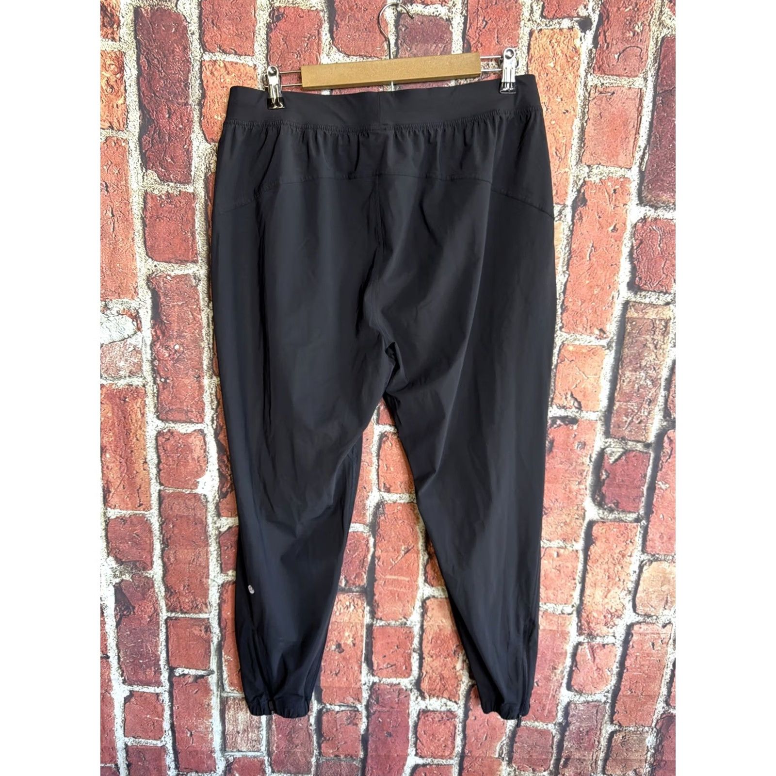 Lululemon Lululemon Women's Joggers Black 12 Scuba Activewear Athletic Pants Tapered Pockets Ribbed Elastic Waist Size 34" / US 12 / IT 48 - 3 Thumbnail