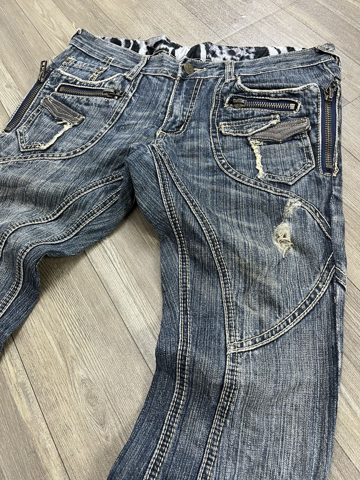 Tornado Mart 2000s Tornado Mart Washed Spiral Distressed Flared Jeans Lgb Size US 33 - 7 Thumbnail
