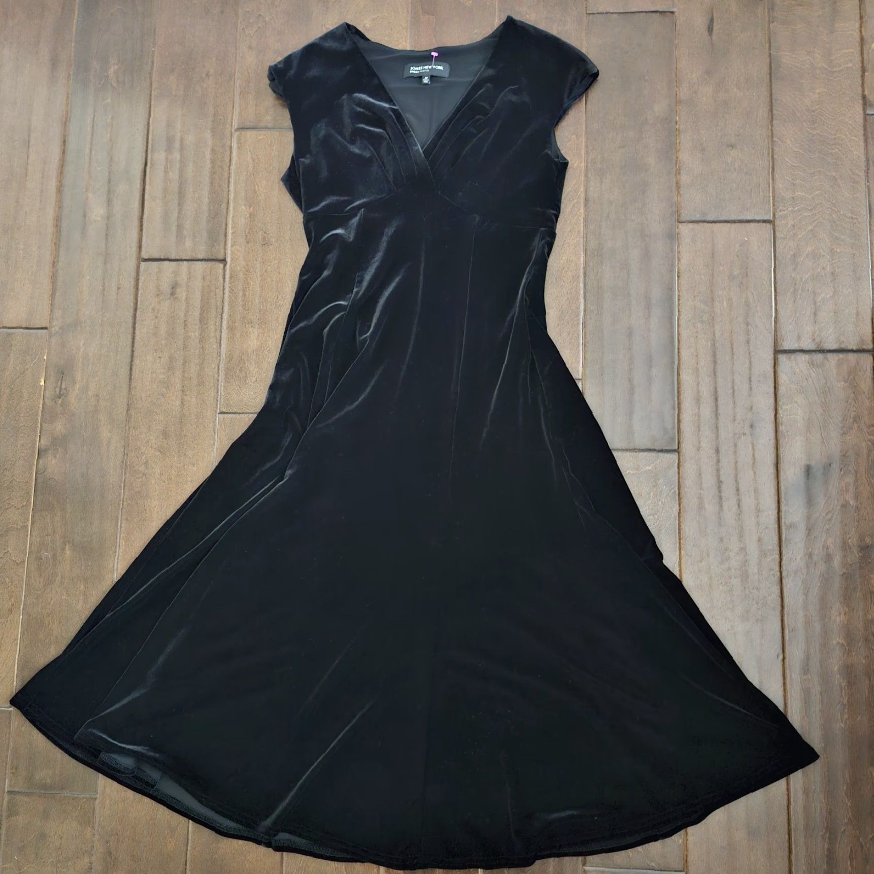 Jones New York Jones New York Black Velvet Dress Petite A-Line Formal V-Neck Sleeveless Long 4P Womens Limited Zip Dry Clean Only Created 90s? Size S / US 4 / IT 40 - 6 Thumbnail