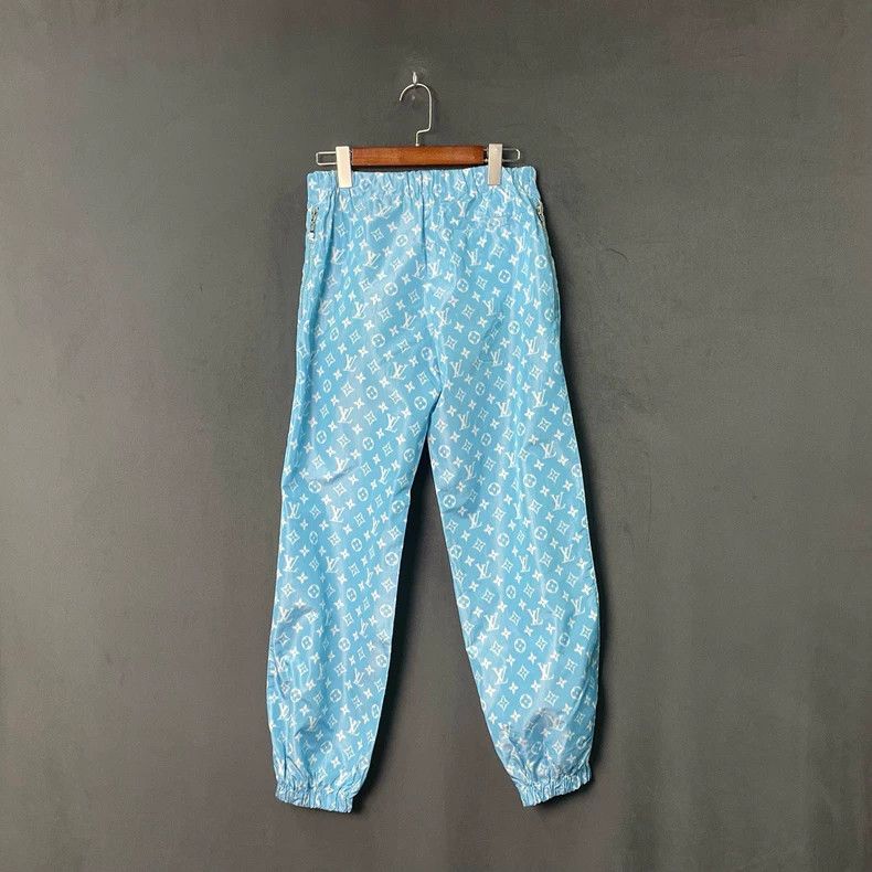 Louis Vuitton Louis Vuitton Blue jogging pants with full logo pants Size US 36 / EU 52 - 2 Thumbnail