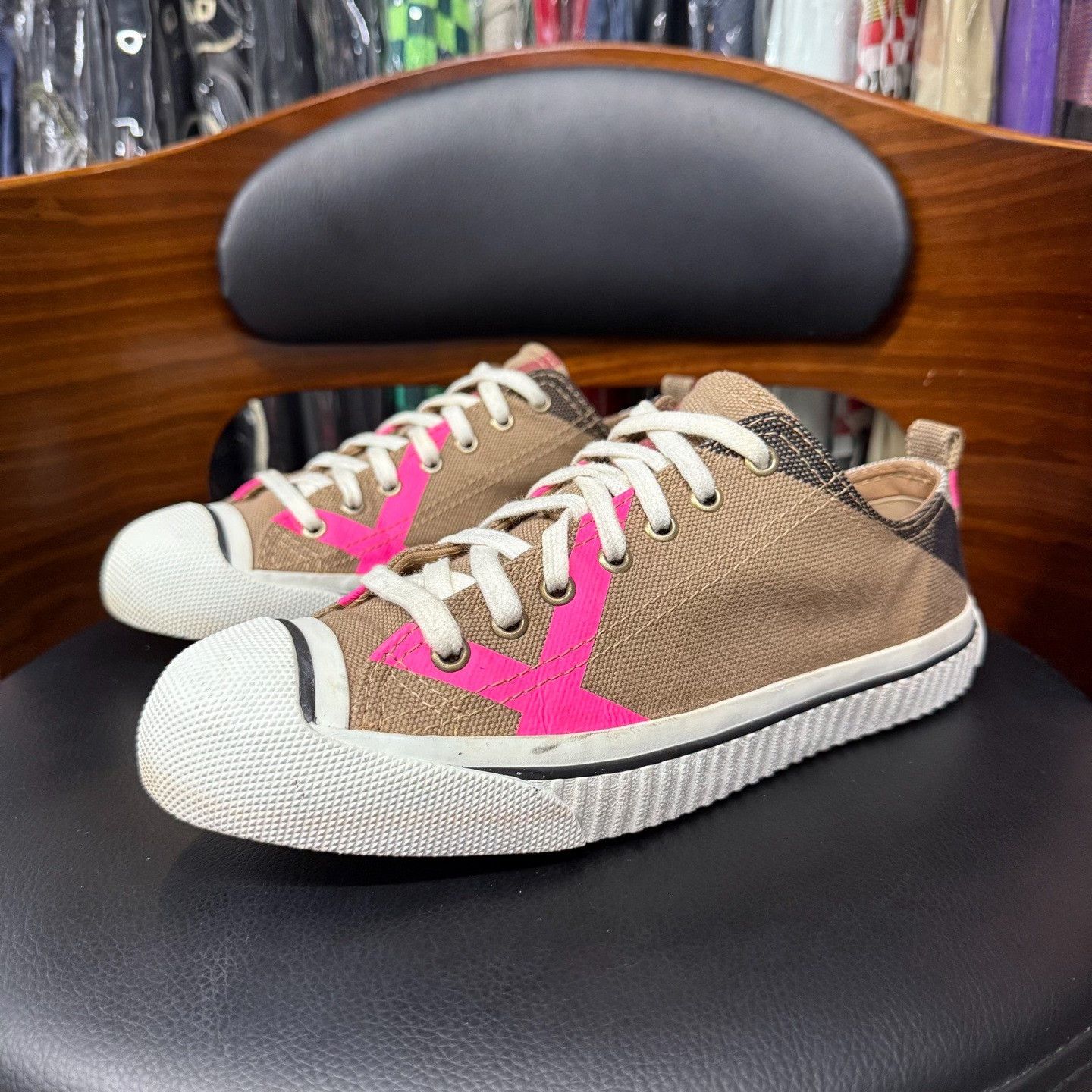 Burberry Burberry Canvas Pink Lowtop Sneakers 6.5 Men Size US 6.5 / EU 39-40 - 1 Thumbnail
