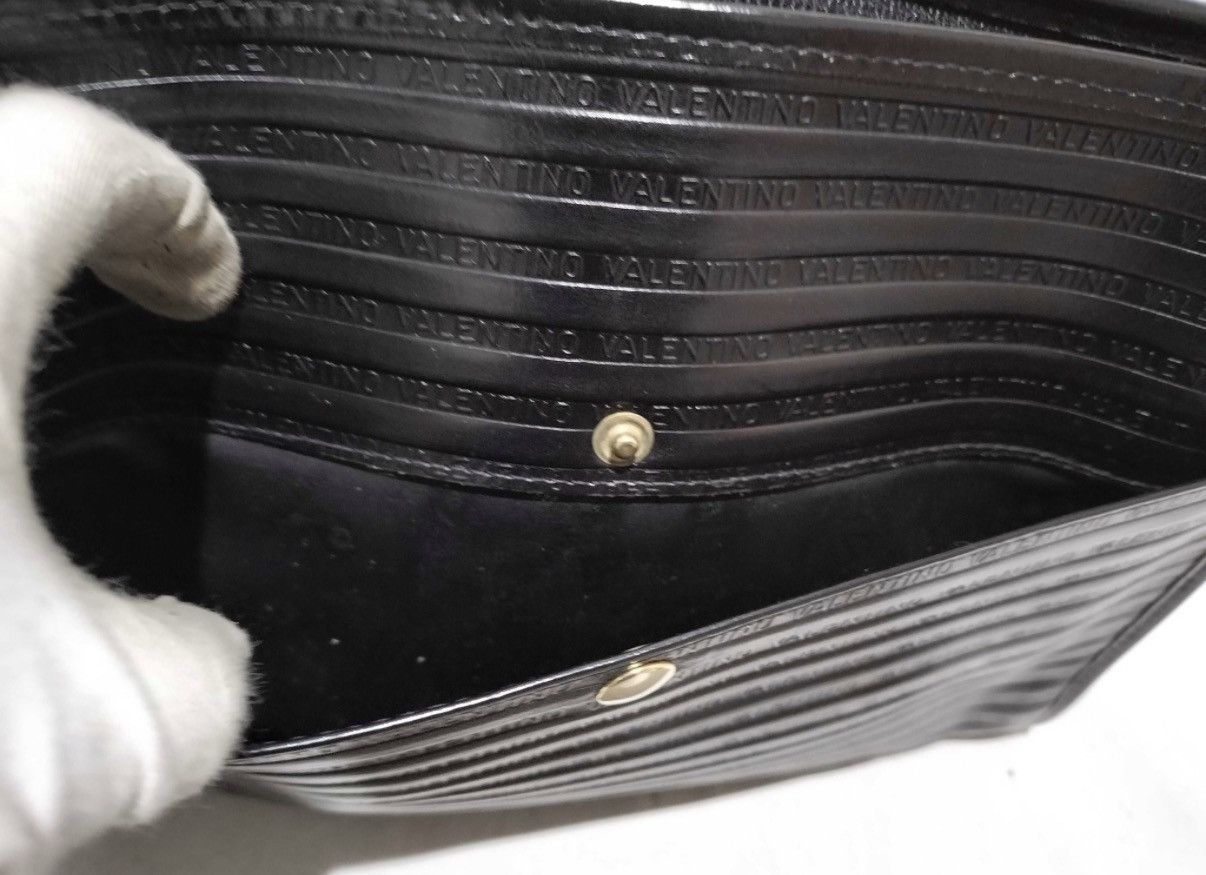 Valentino Mario Valentino Vintage Black Leather Clutch Bag Size ONE SIZE - 5 Thumbnail