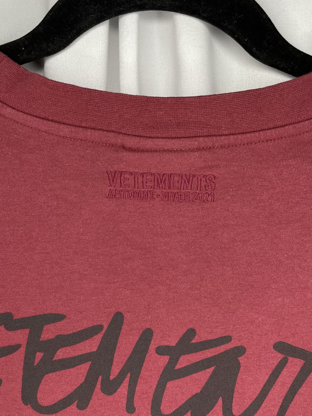 Vetements Vetements Script Logo Bordeaux T-Shirt Size US L / EU 52-54 / 3 - 9 Thumbnail
