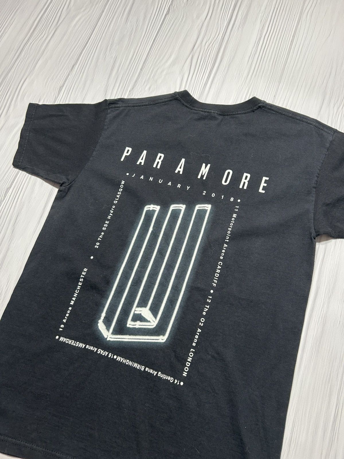 Band Tees Paramore After Laughter Album T-Shirt Size M Size US M / EU 48-50 / 2 - 9 Thumbnail