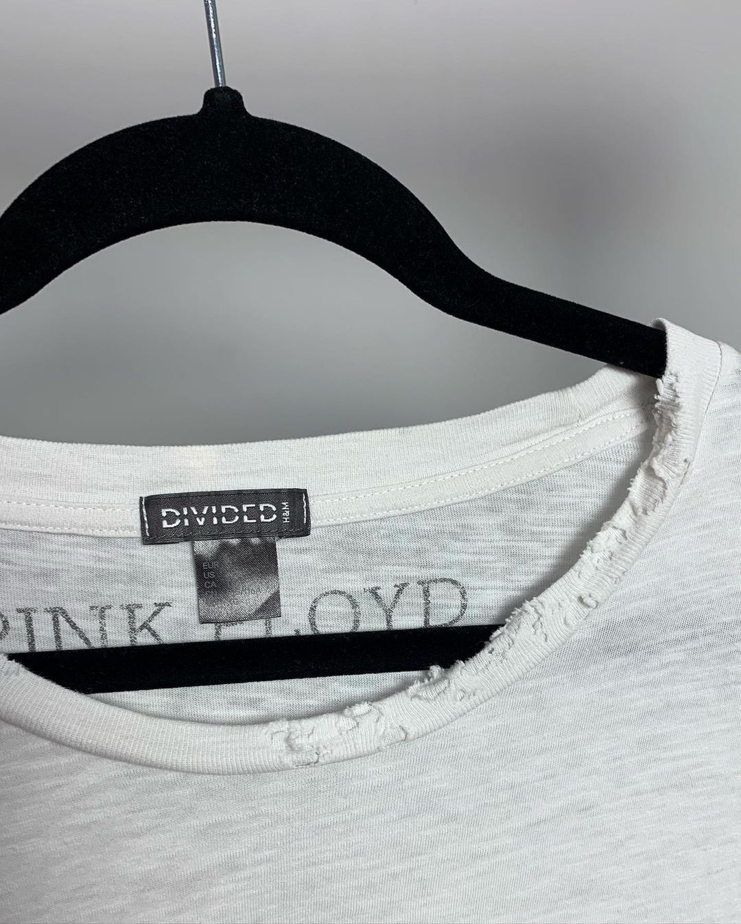 Band Tees Pink Floyd The Wall Cover Distressed T-Shirt H&M 2017 2010s Size US XL / EU 56 / 4 - 3 Thumbnail