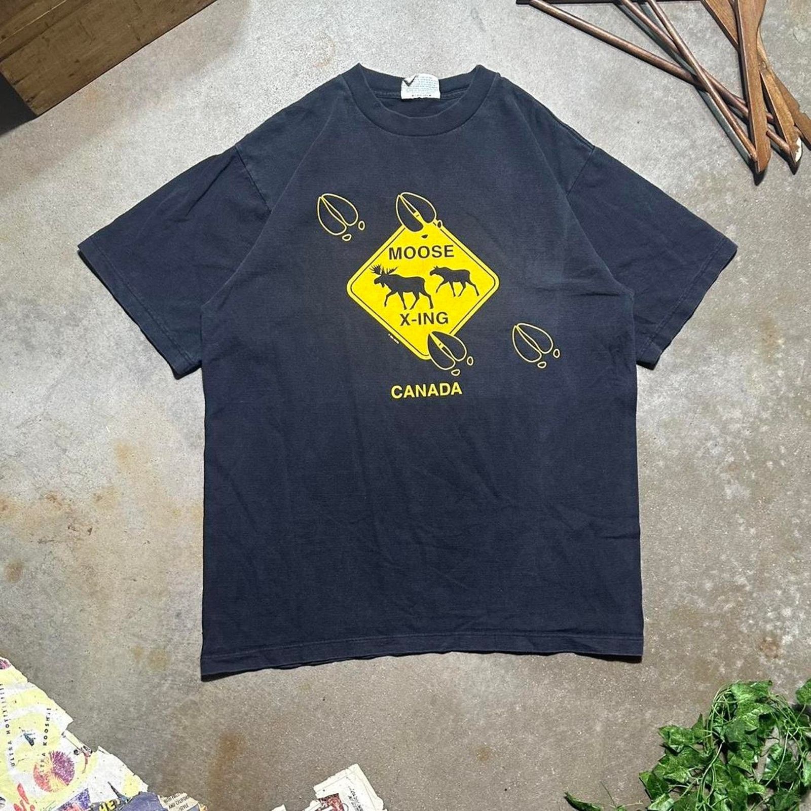 Hanes Vintage 90s “Moose Crossing” Faded Black Nature Tee Shirt Size US L / EU 52-54 / 3 - 1 Thumbnail