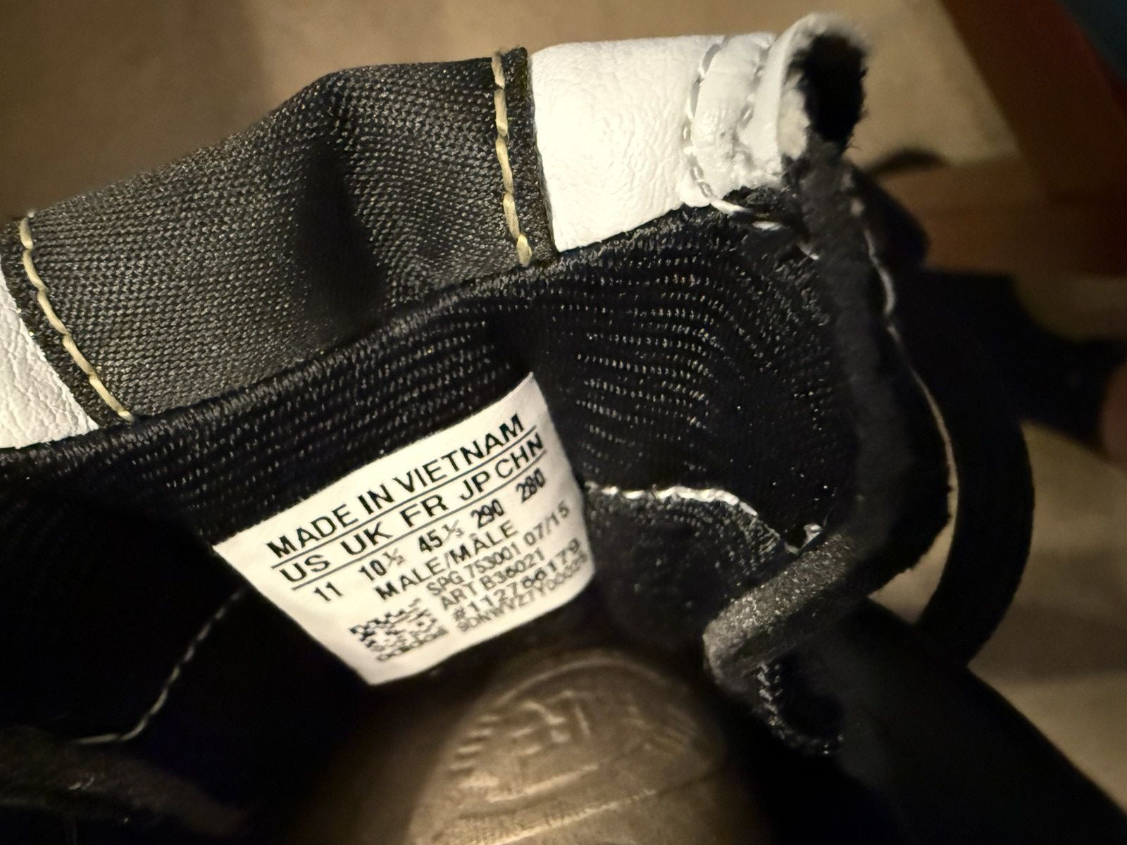 Adidas Adidas Gloro’s Size US 11 / EU 44 - 6 Thumbnail