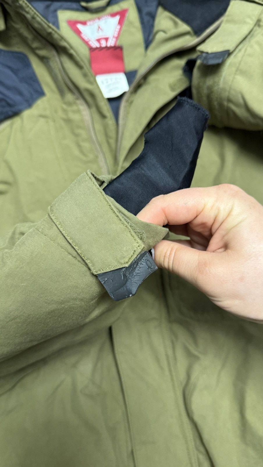 Oakley × Vintage Vintage khaki oakley jacket size XL snowboard Size US XL / EU 56 / 4 - 15 Thumbnail
