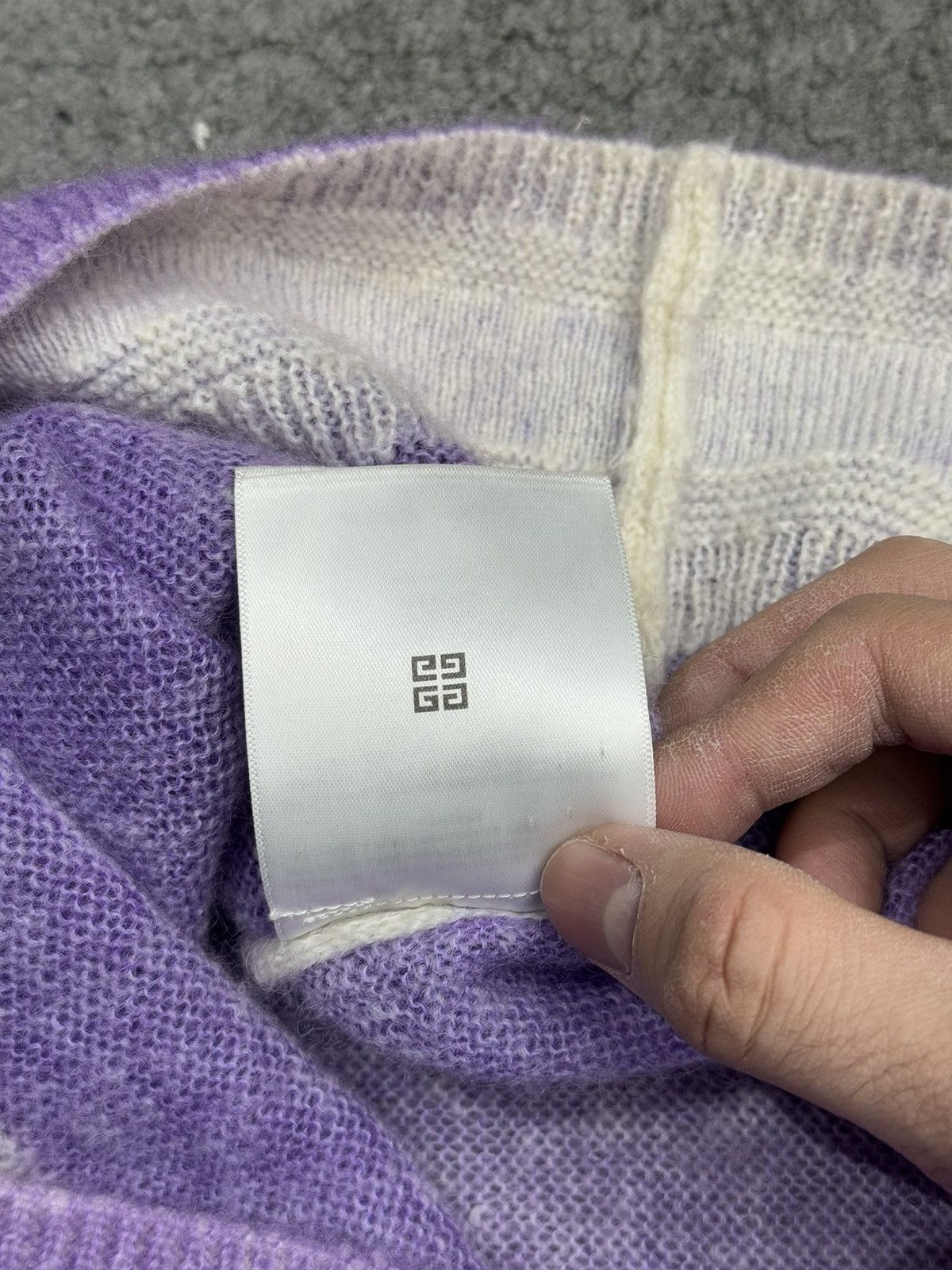 Givenchy Givenchy 22fw sweater Size US L / EU 52-54 / 3 - 10 Thumbnail