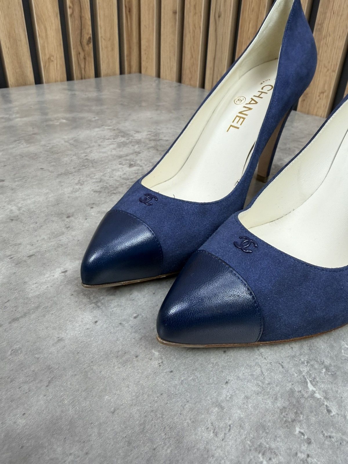 Chanel Chanel CC Blue Suede Cap Toe Heels Pumps Size 38 C Size US 8 / IT 38 - 5 Thumbnail