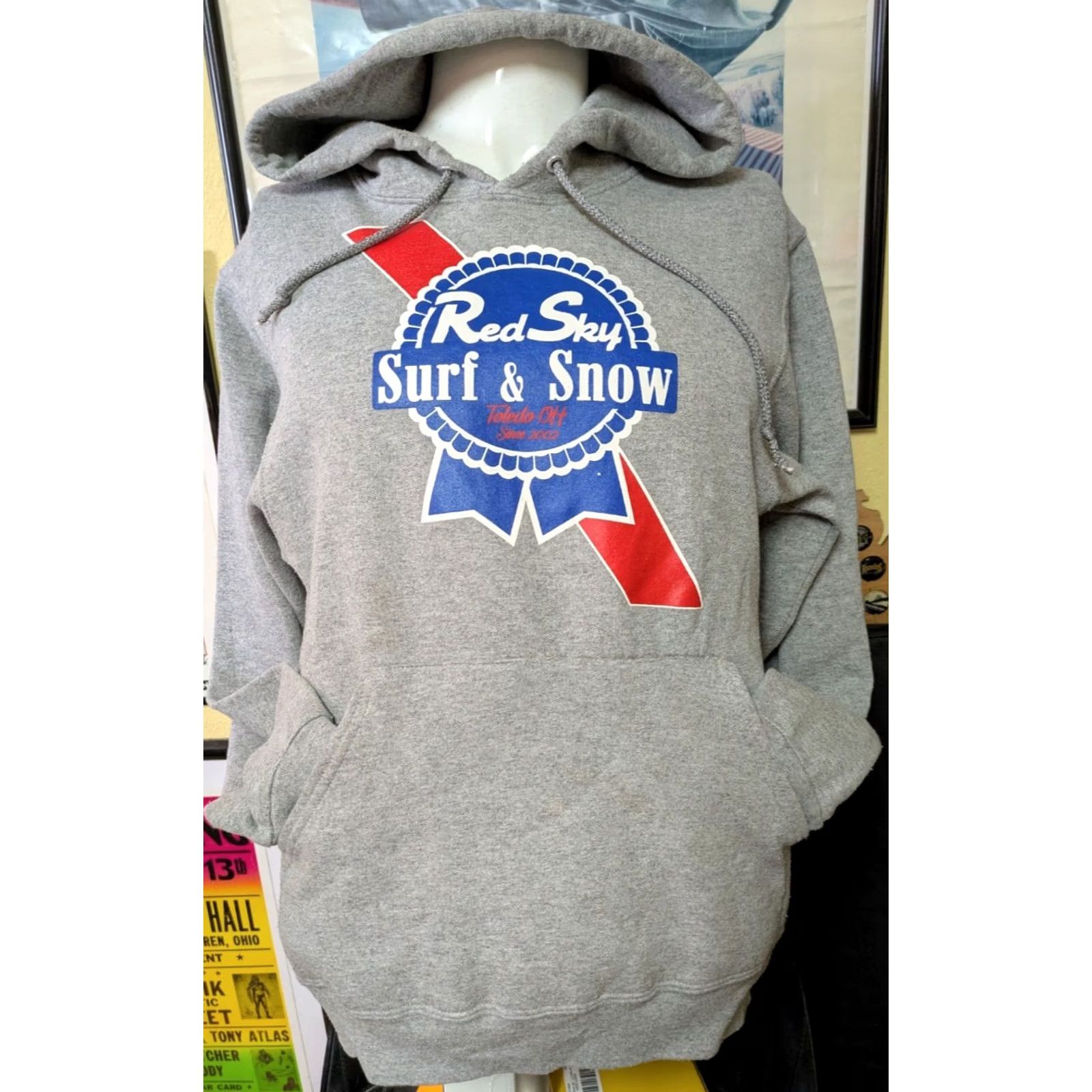 Jerzees Jerzees Hoodie - Red Sky Surf & Snow Toledo OH Gray Cotton Blend Pullover Hoodie Small Men’s Ski Sports Hooded Sweatshirt Size US S / EU 44-46 / 1 - 2 Thumbnail