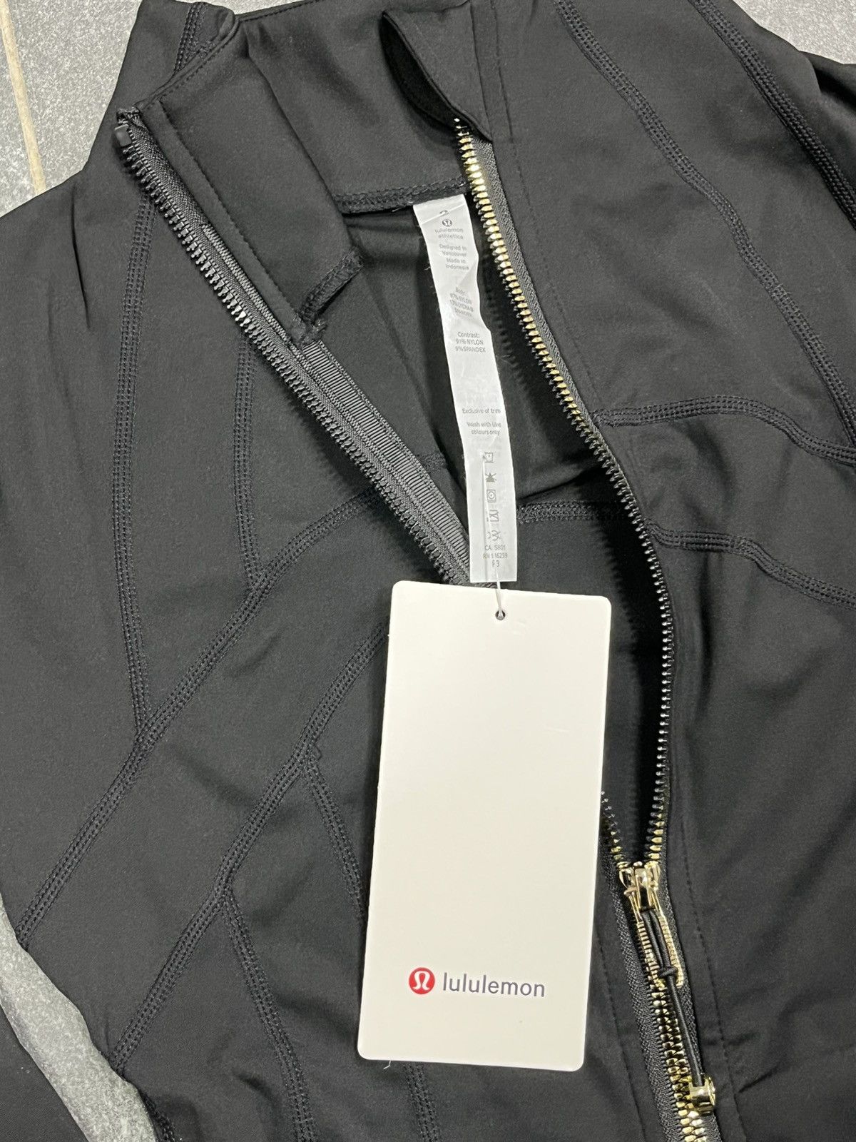 Lululemon Lululemon black gold zipper define jacket pilates girl Size XS / US 0-2 / IT 36-38 - 4 Thumbnail