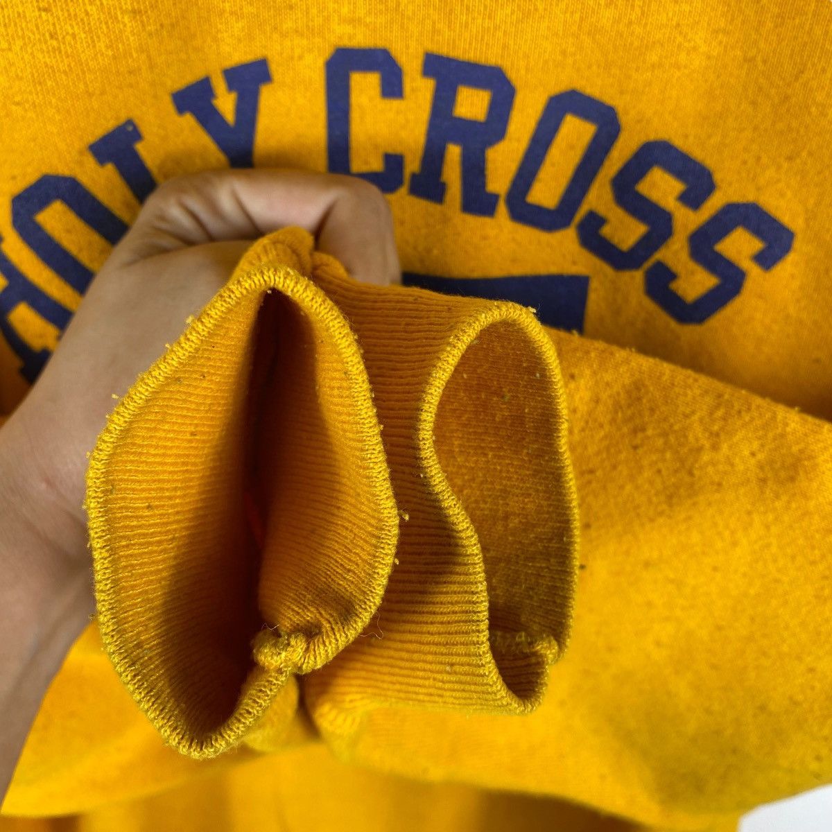 Tultex × Vintage Vintage 90's TULTEX Holy Cross Phys Ed Logo Crewneck Size US S / EU 44-46 / 1 - 3 Thumbnail