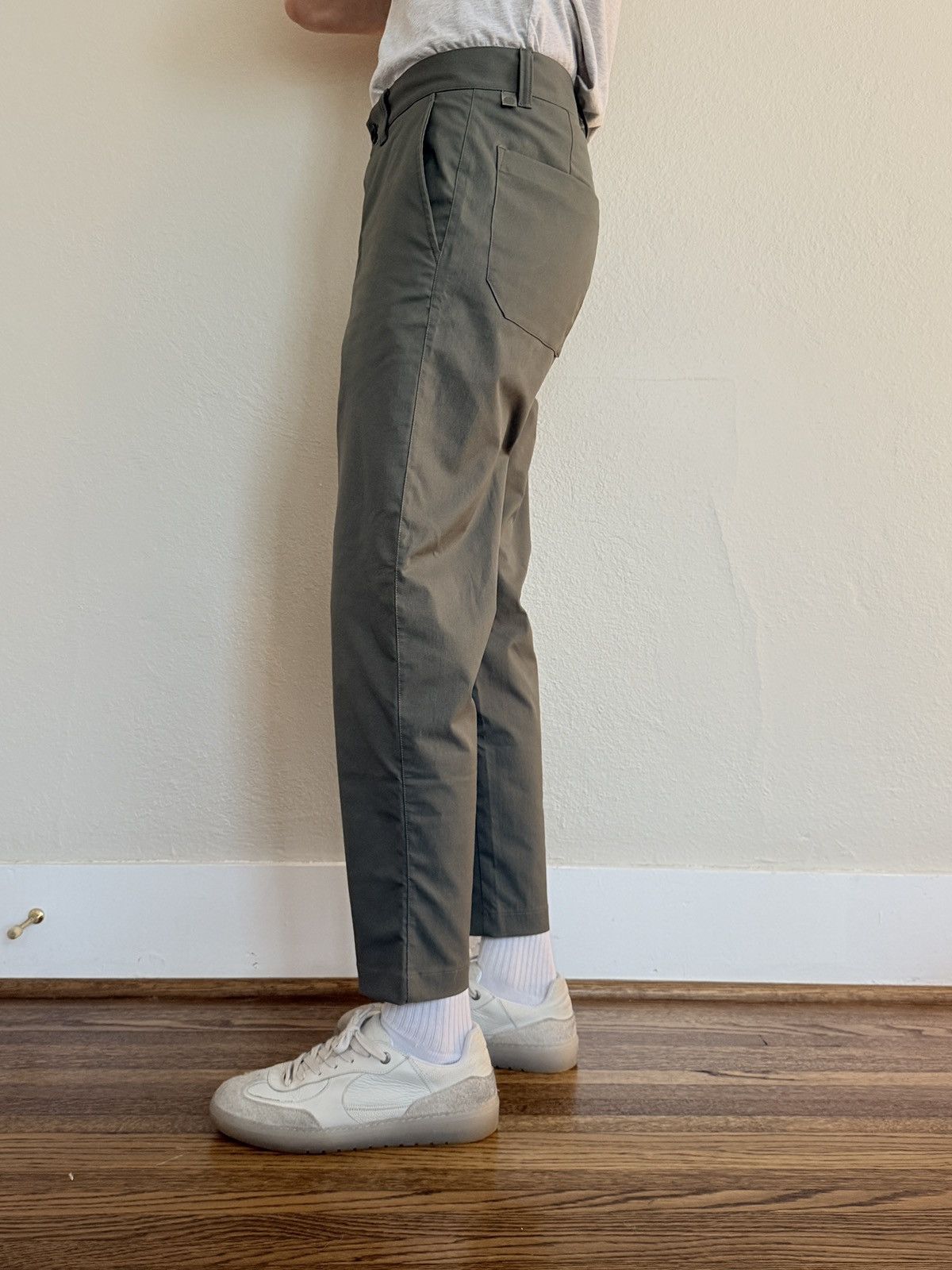 Lululemon Lululemon wide legged cropped pants size 30 Size US 30 / EU 46 - 2 Thumbnail