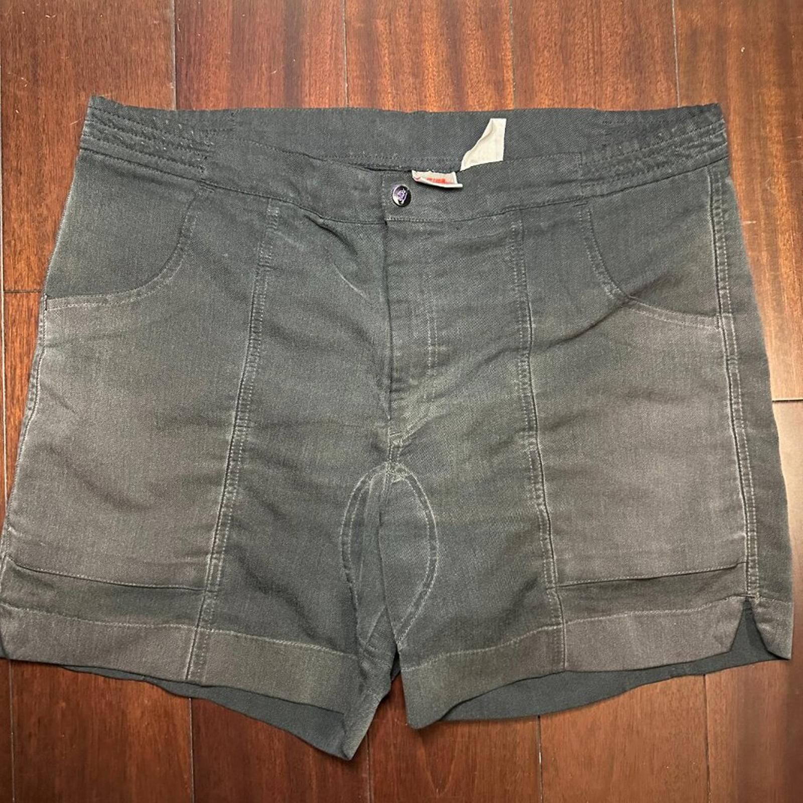 Nike Vintage pair of mens Nike Bike Riding shorts 6/10 condition Size US 34 / EU 50 - 5 Thumbnail