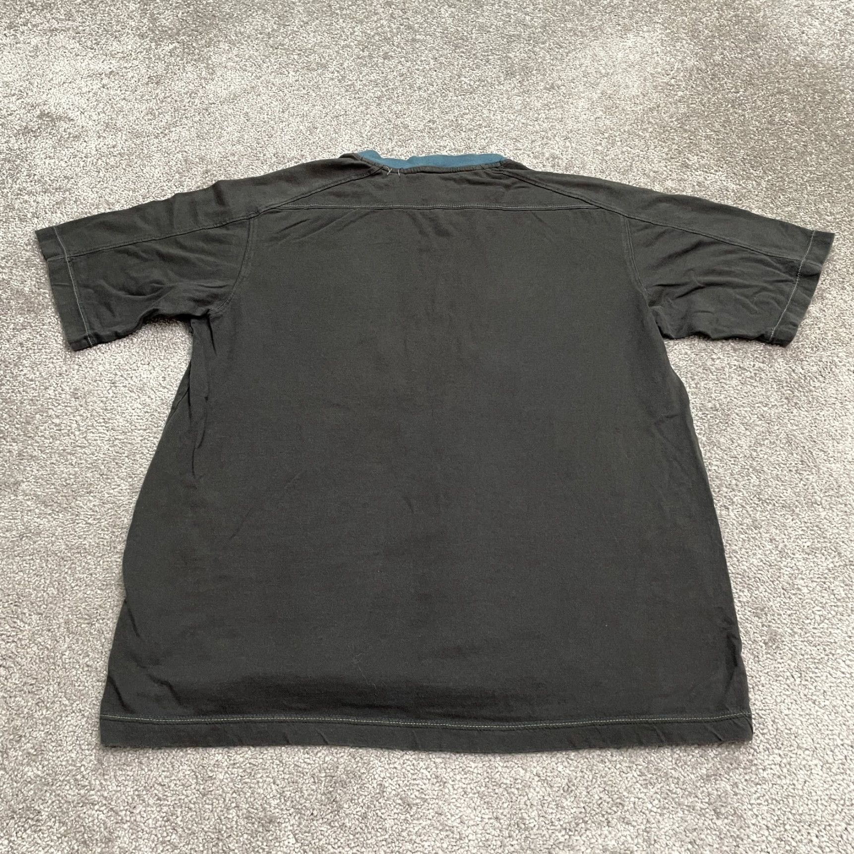 Vintage Columbia T-Shirt Men M Black Crew Neck Short Sleeve Cotton Tee Casual Knit Regular Fit Logo Pattern Solid 90s Outdoor Mens Size US M / EU 48-50 / 2 - 2 Thumbnail