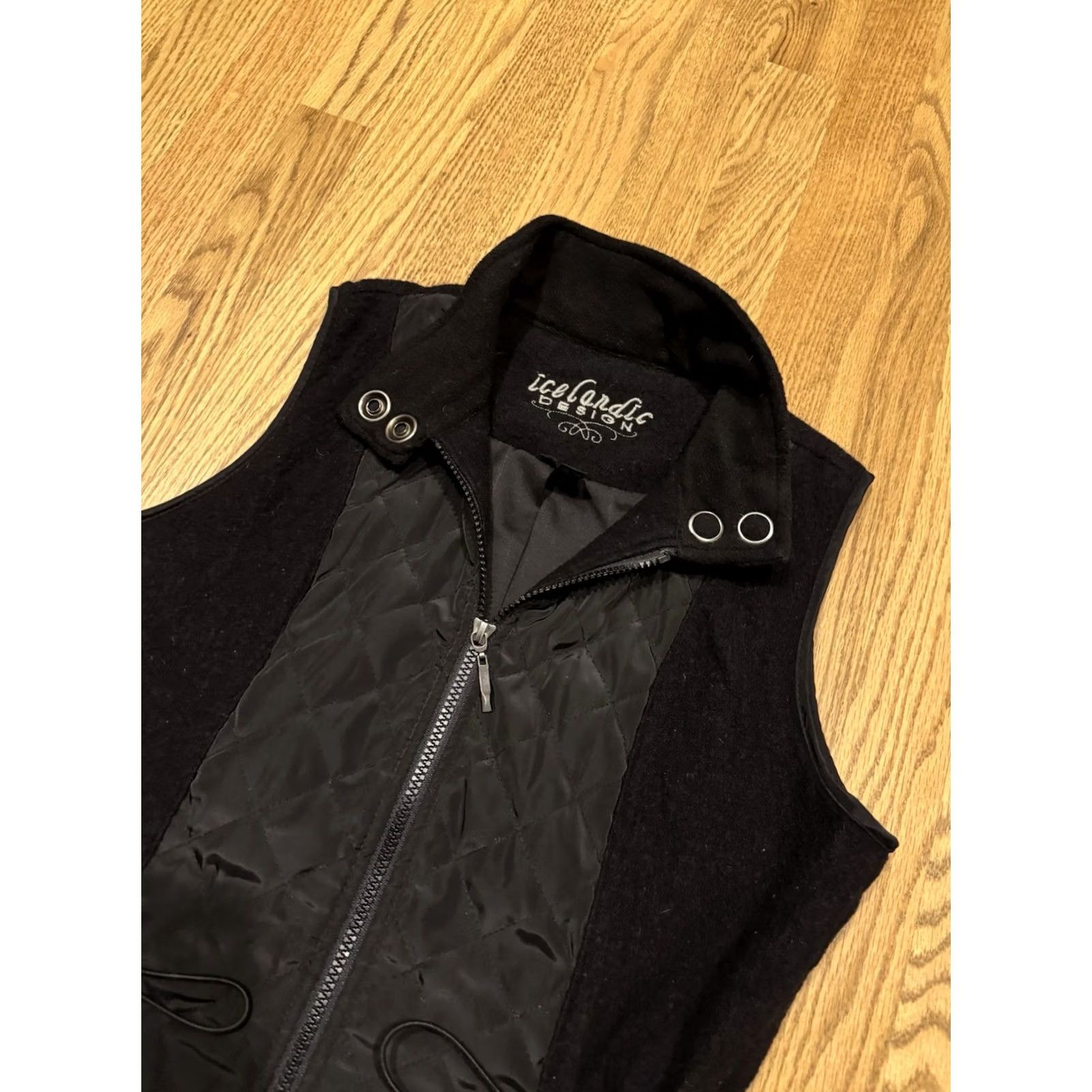 Vintage VINTAGE Icelandic Design Vest Women's Size S Black Wool Zip Up Pockets Designer Vest Women’s Small Black Wool Pockets Size S / US 4 / IT 40 - 2 Thumbnail