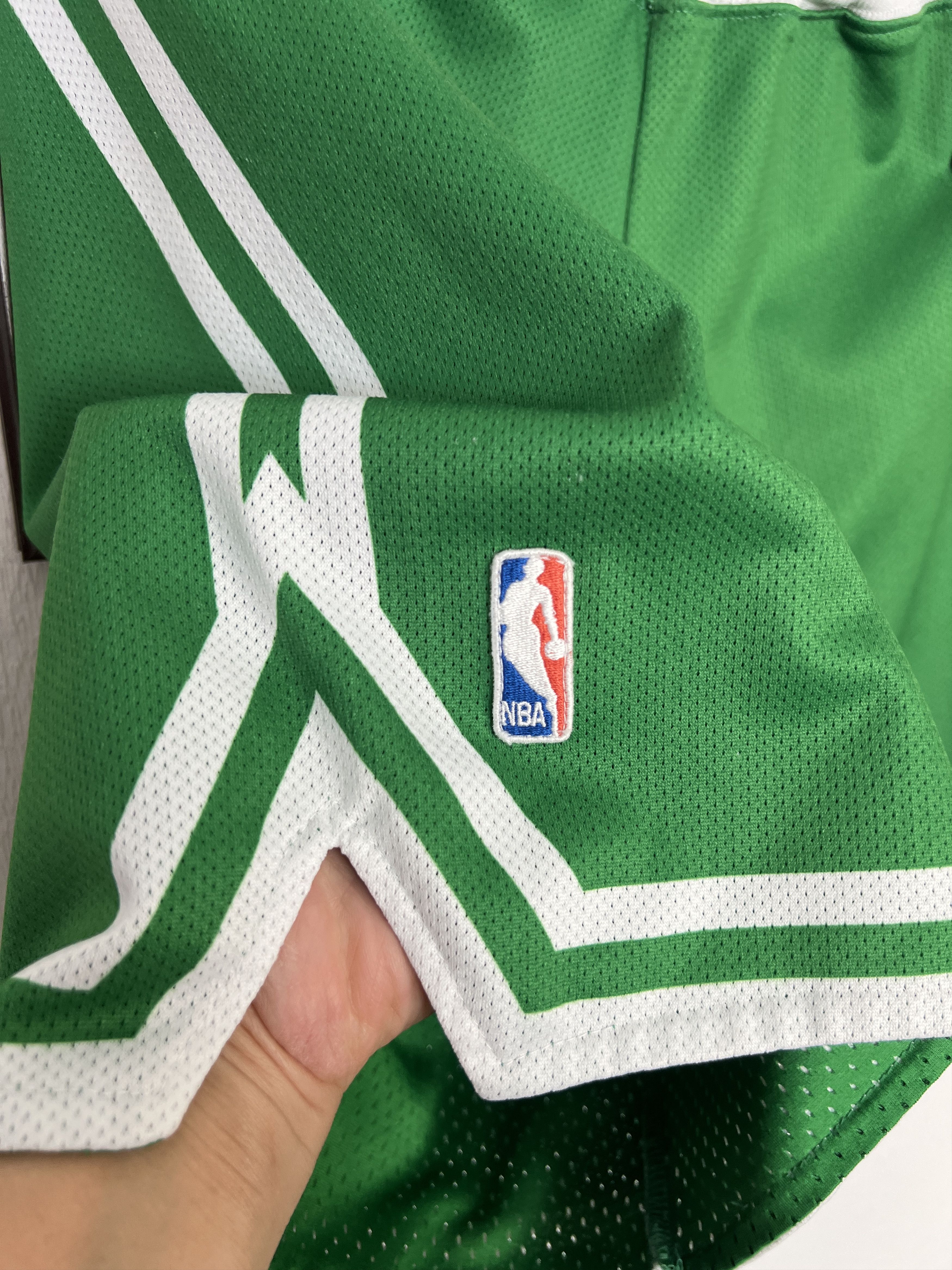Champion Vintage 90's Champion Boston Celtics NBA Green Shorts M Size US 32 / EU 48 - 4 Thumbnail
