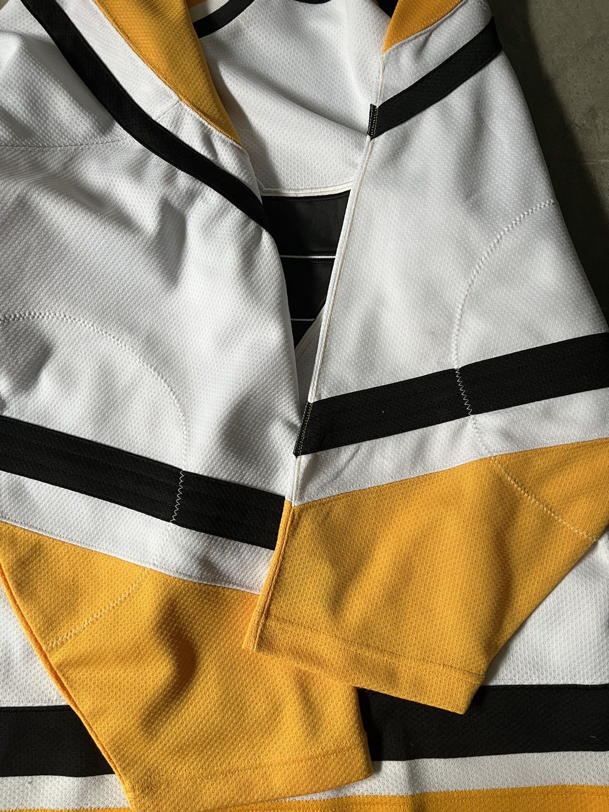 Starter Vintage Pittsburgh 90s hockey jersey white yellow Size US L / EU 52-54 / 3 - 10 Thumbnail