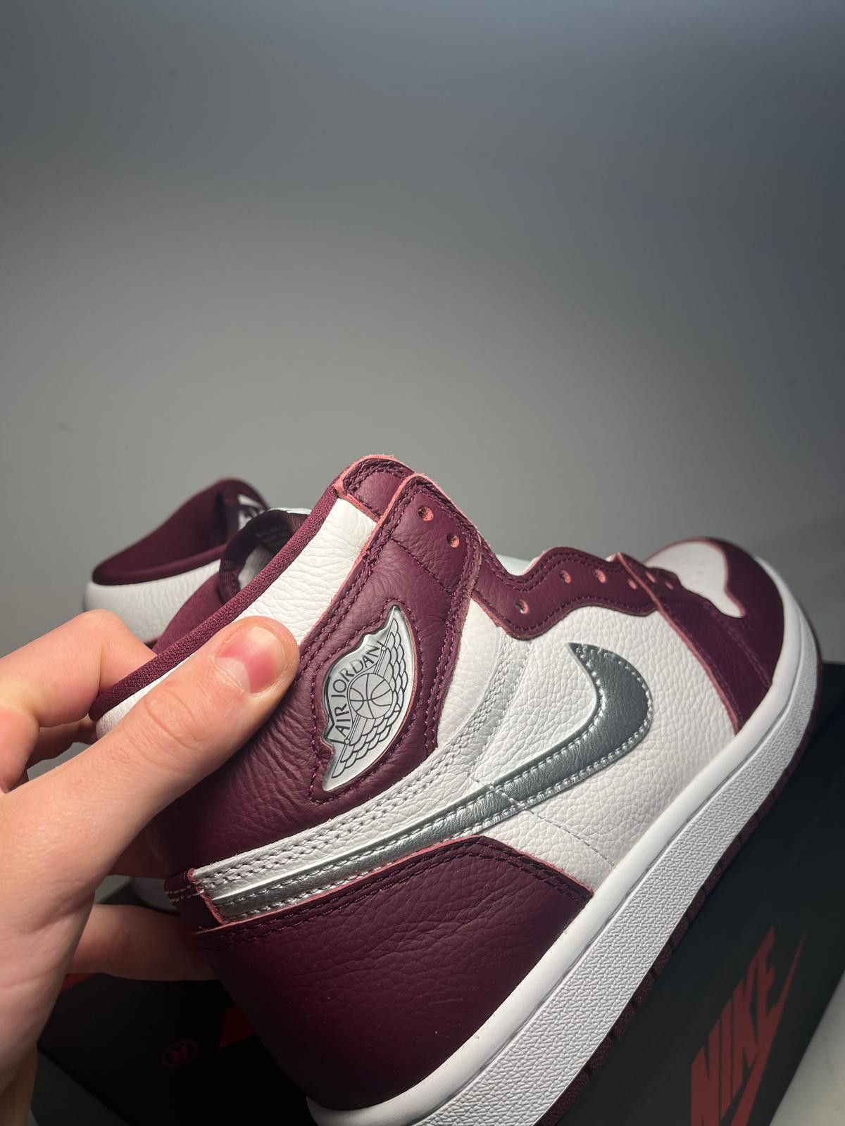 Nike Jordan 1 Retro High OG Bordeaux 40.5 Size US 7.5 / EU 40-41 - 3 Thumbnail