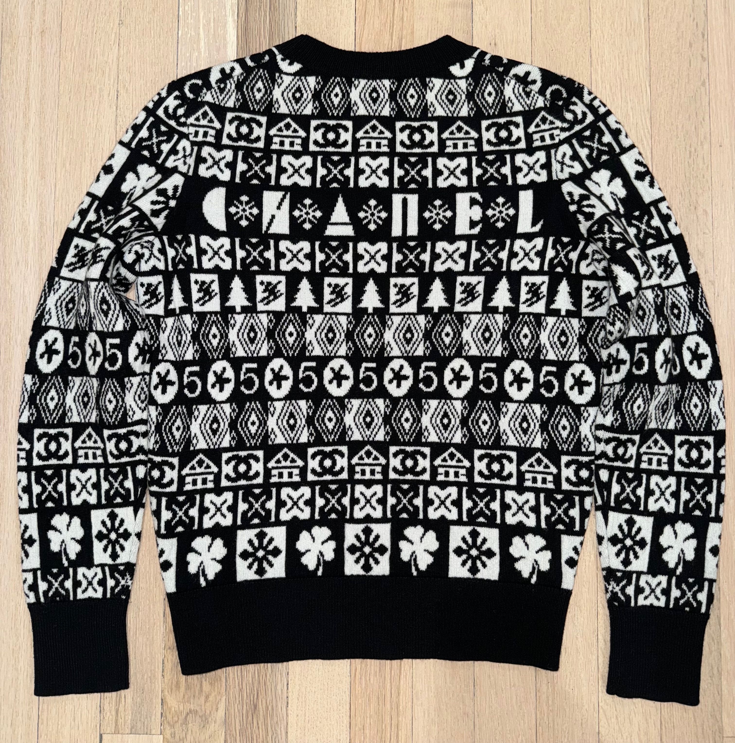 19B Coco Neige Ski White CC Long Sleeve Cashmere Sweater 38