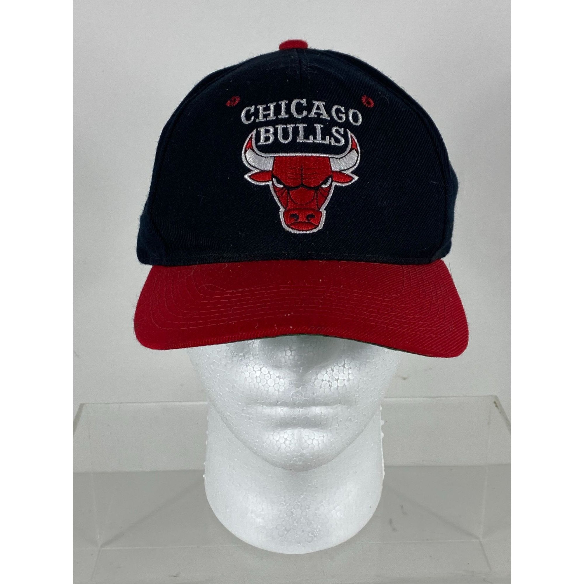 NBA × Vintage VTG G.C.C. Cap NBA Chicago Bulls Embroidered Snapback Hat Bl Size ONE SIZE - 1 Thumbnail