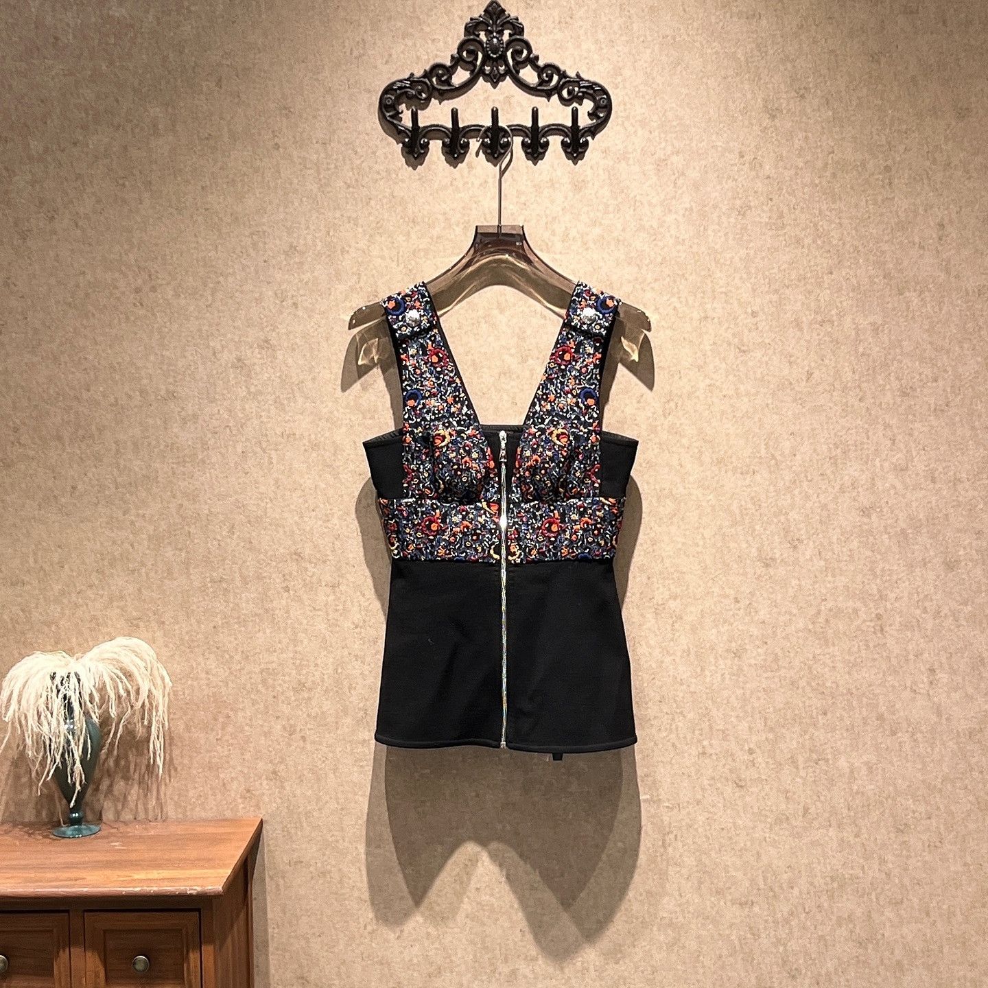 Louis Vuitton Louis Vuitton Floral Embroidered Tank Top Size 38 Size S / US 4 / IT 40 - 1 Thumbnail
