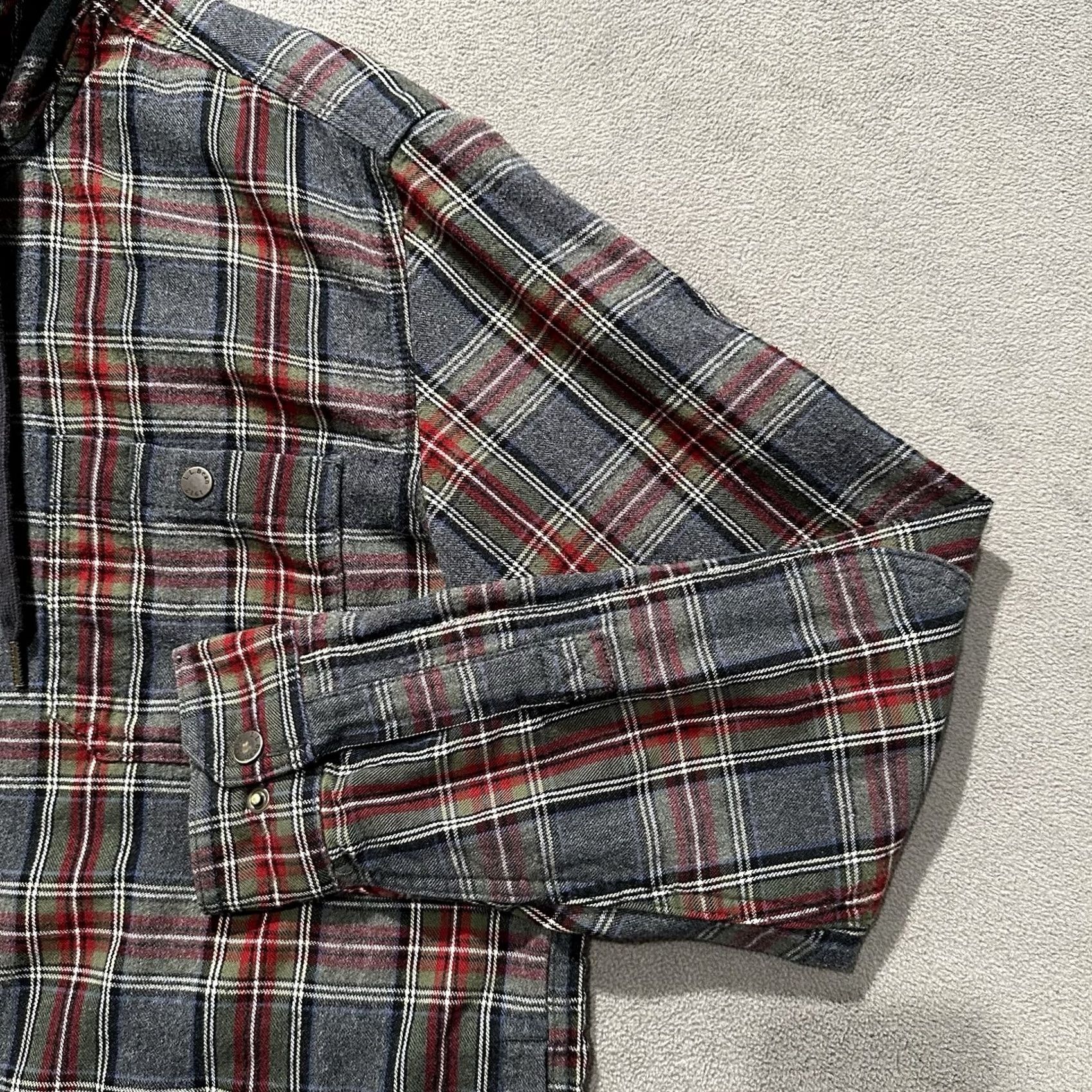 Vintage LL Bean Hooded Flannel Shirt Mens M Gray Red Scotch Plaid Metal Snaps Shacket Size US M / EU 48-50 / 2 - 6 Thumbnail