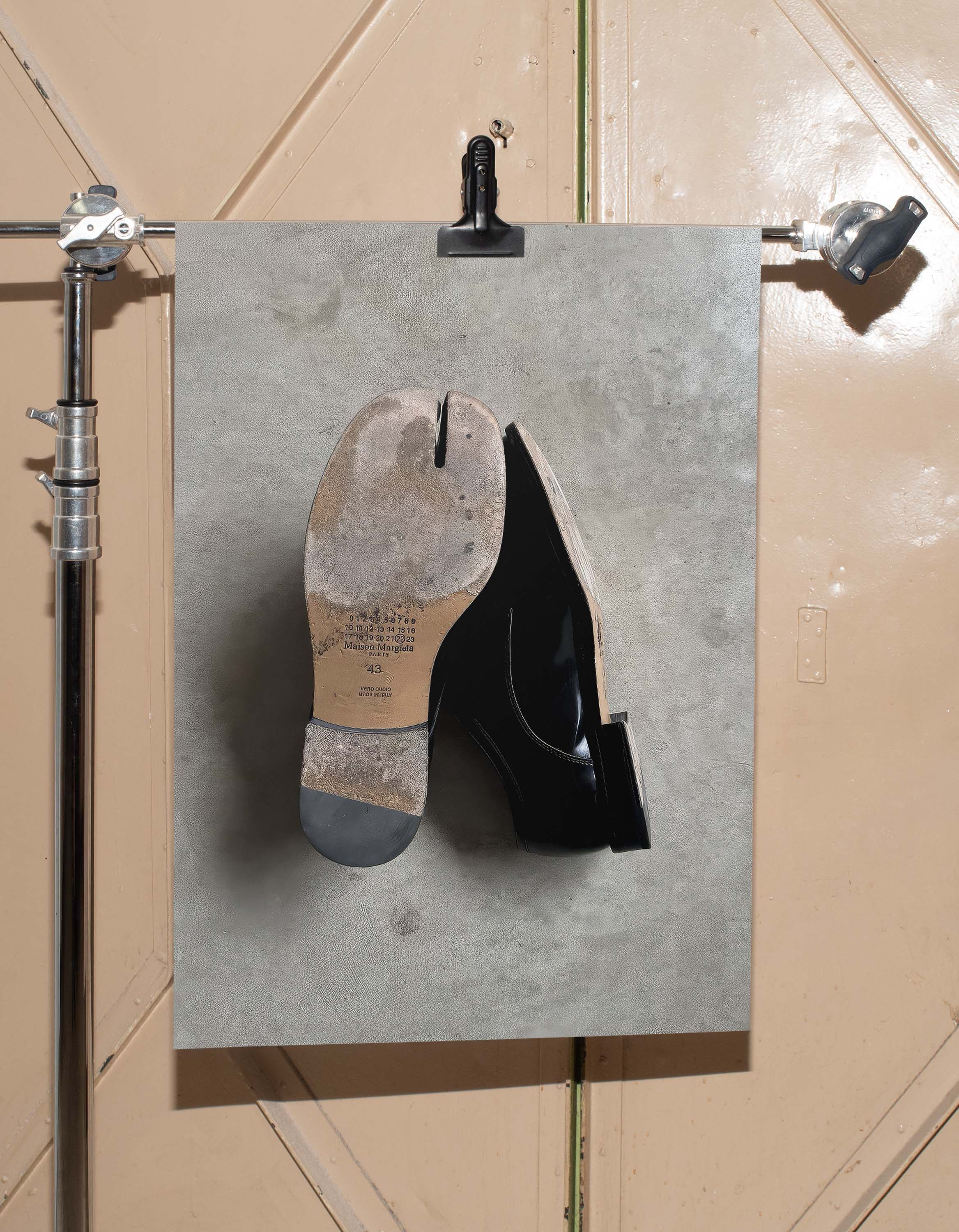 Maison Margiela Maison Margiela Tabi Shoes Poster Gift Vintage Book Size ONE SIZE - 2 Thumbnail