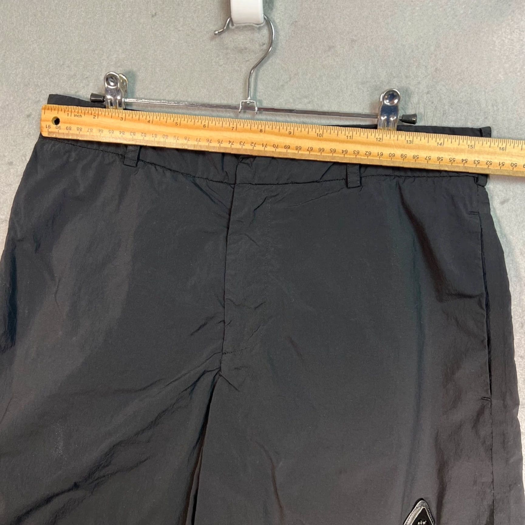 Vintage VINTAGE A-Cold-Wall MEns 46 Black Nylon Blend Bermuda Shorts Size US 30 / EU 46 - 7 Thumbnail