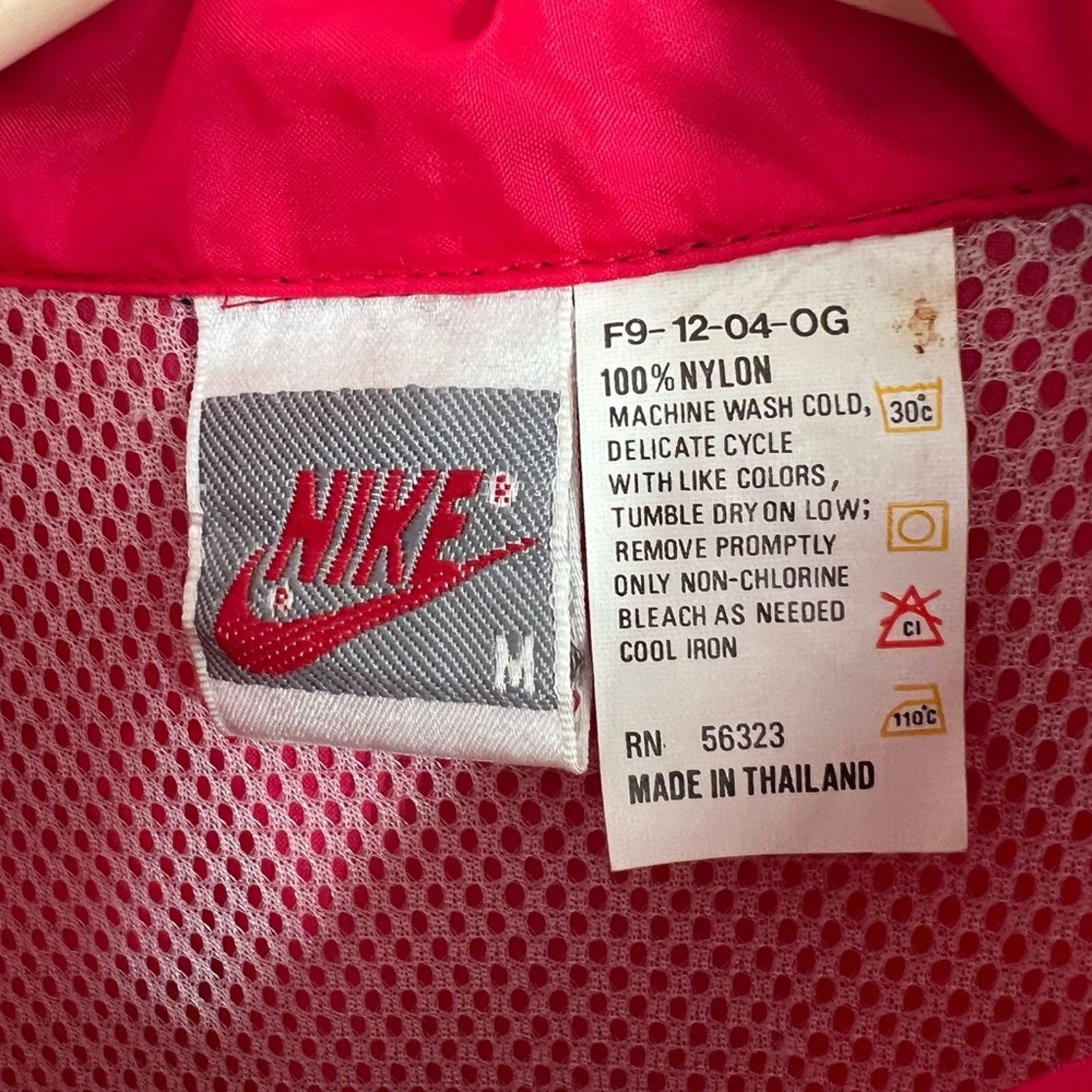 Nike Vintage Nike Women Windbreaker Jacket HOODED 90’s Rare CLEAN Size M / US 6-8 / IT 42-44 - 4 Thumbnail