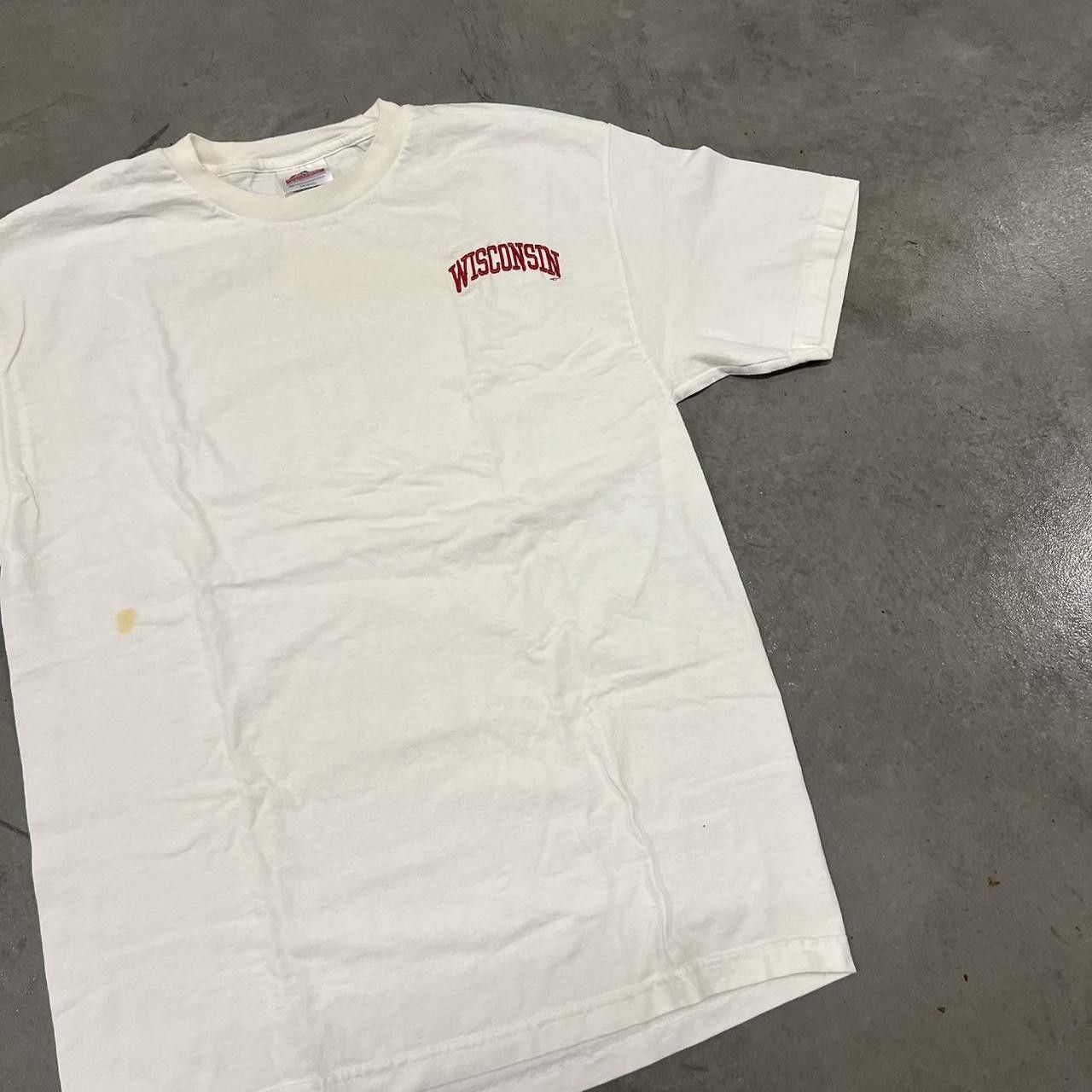 Vintage Vintage Y2K/2000s University of Wisconsin Badgers College Essential Vintage Tee! Size US M / EU 48-50 / 2 - 3 Thumbnail